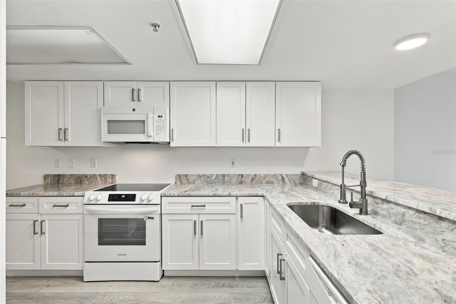 4 Oceans West Blvd #402a Property Photo 4