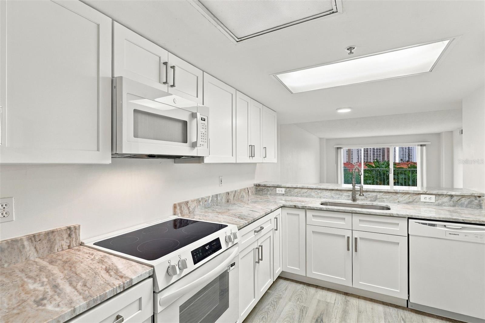 4 Oceans West Blvd #402a Property Photo 9
