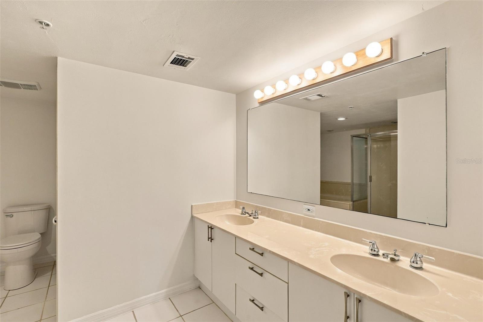 4 Oceans West Blvd #402a Property Photo 21