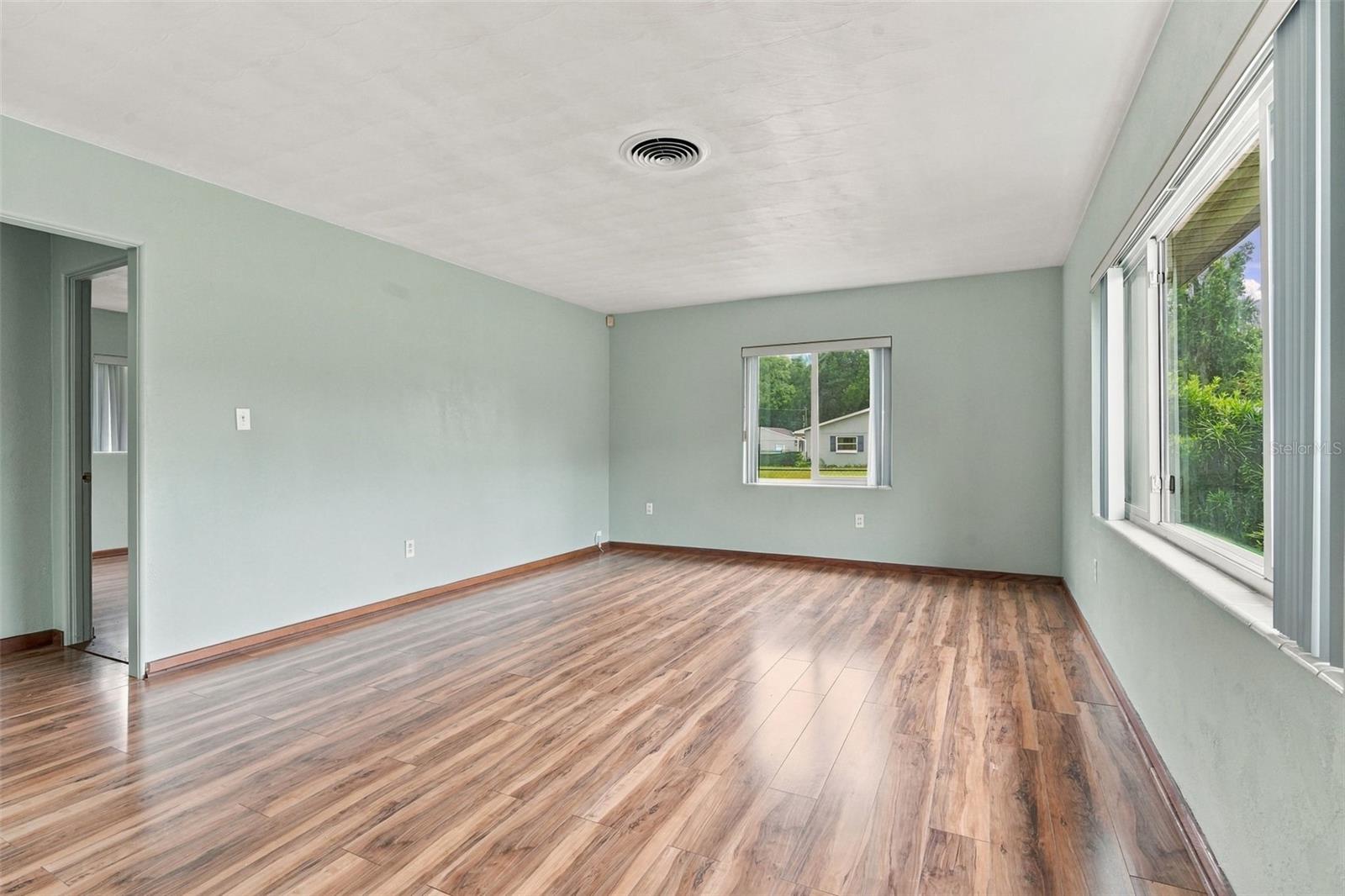 480 W New York Ave Property Photo 12