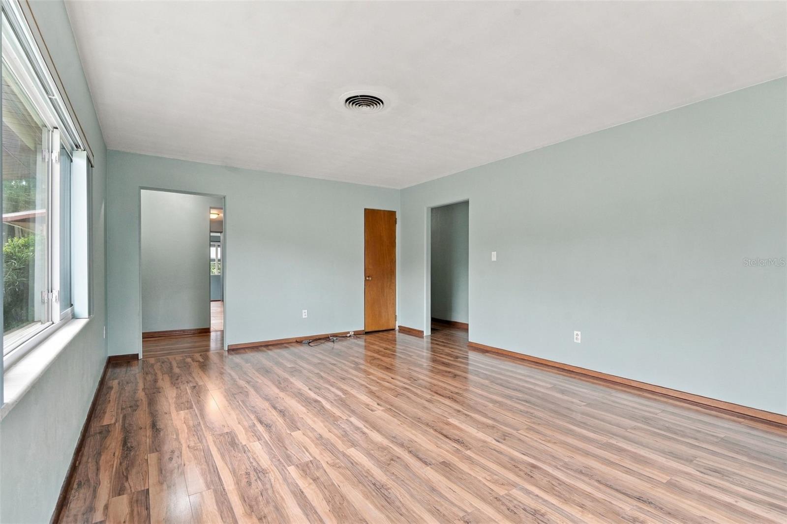 480 W New York Ave Property Photo 17