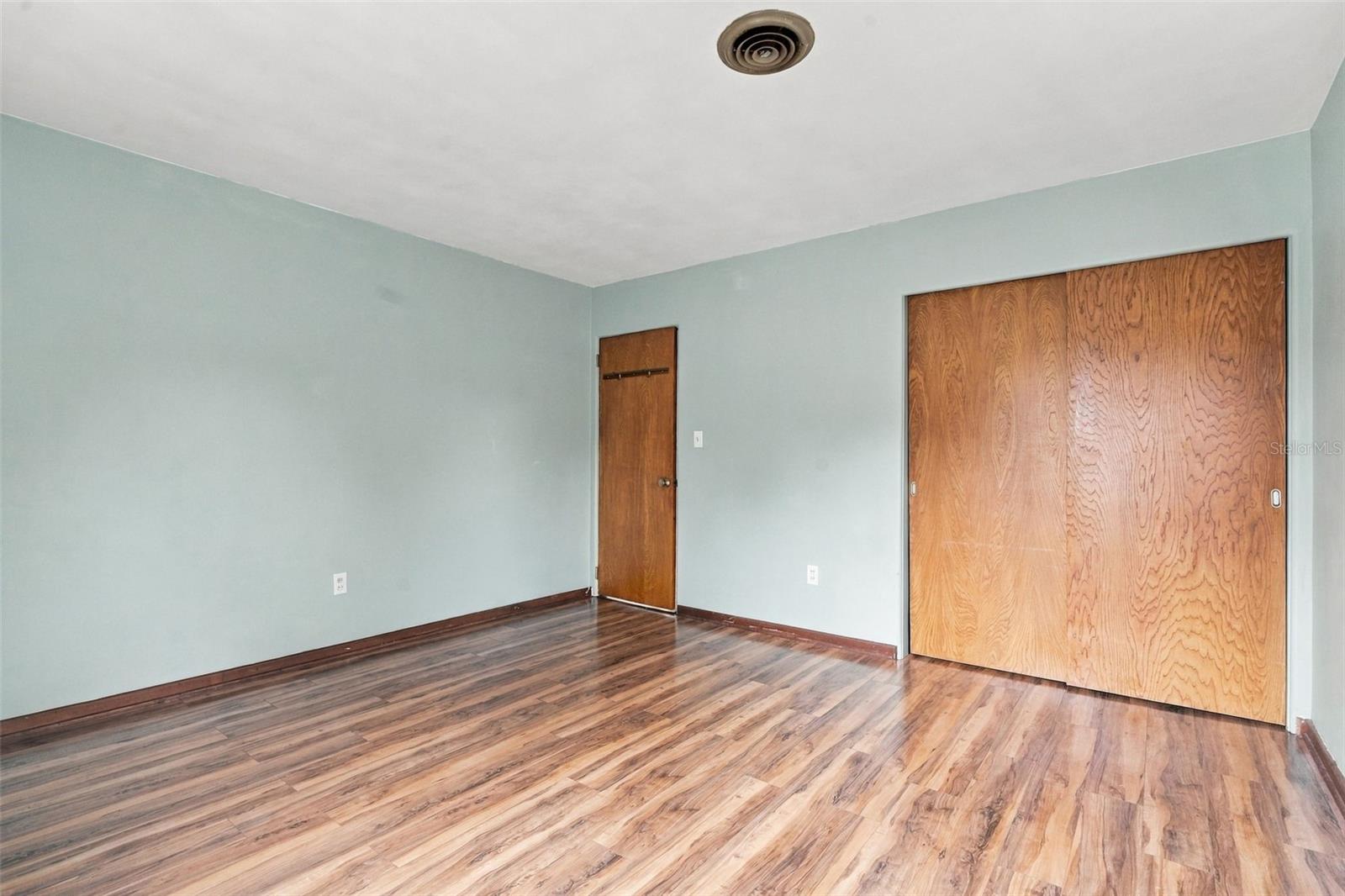 480 W New York Ave Property Photo 18