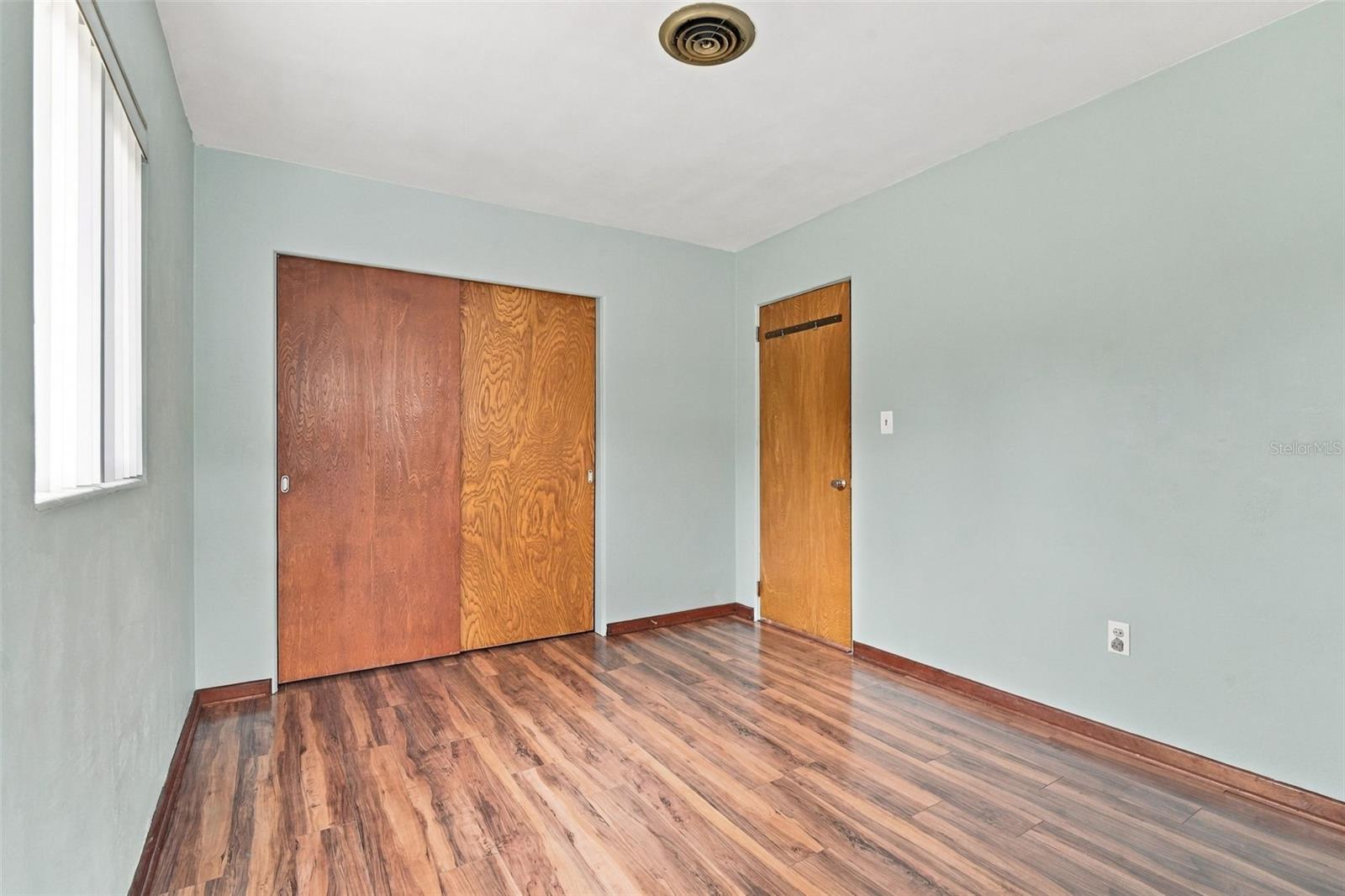 480 W New York Ave Property Photo 22