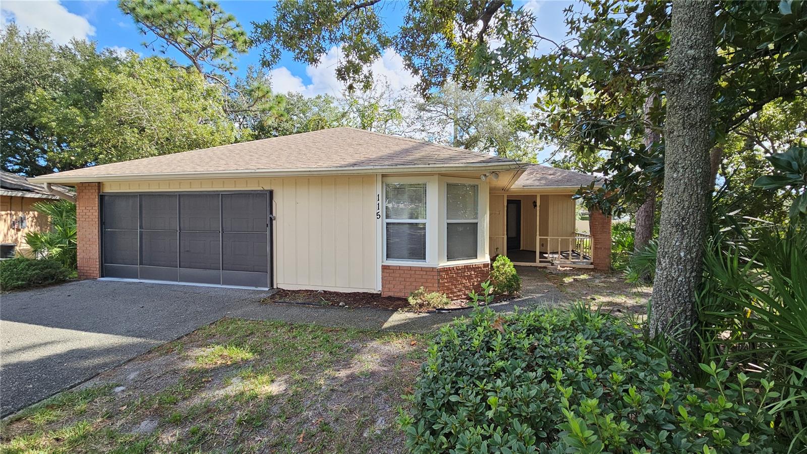 115 CIRCLING WOOD CT Property Photo 1