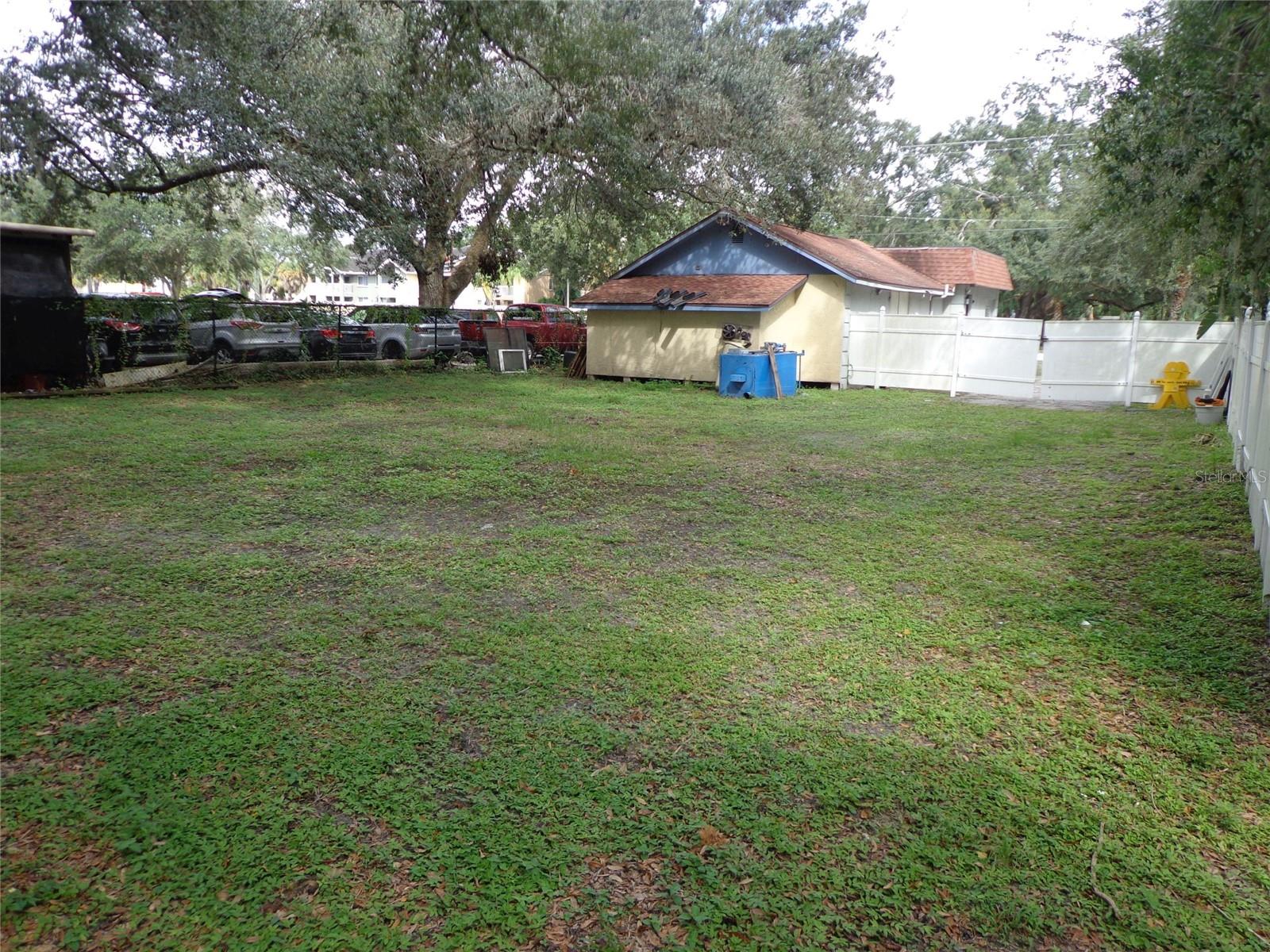 1904 W Waters Ave Property Photo 16