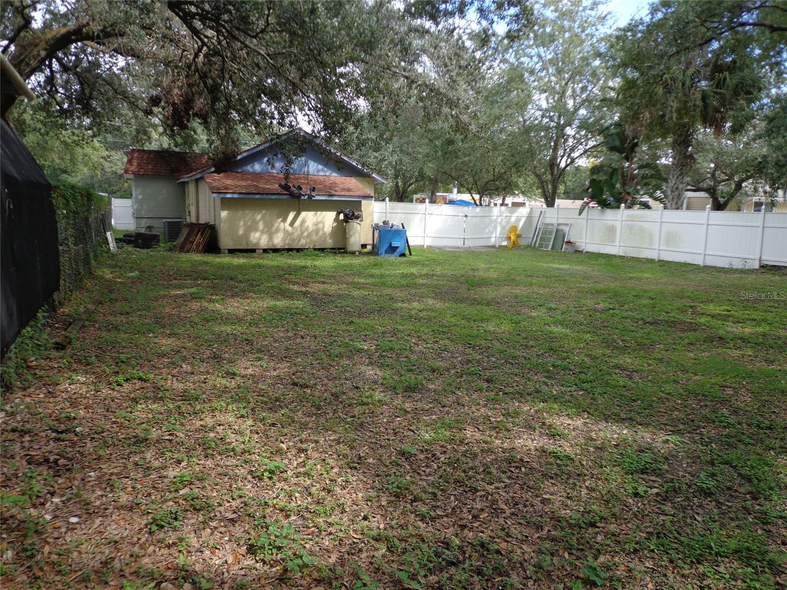 1904 W Waters Ave Property Photo 18