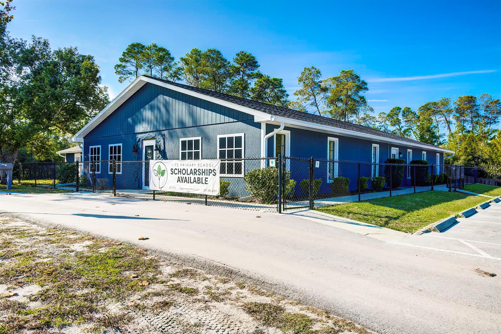 6001 Deltona Blvd Property Photo 1