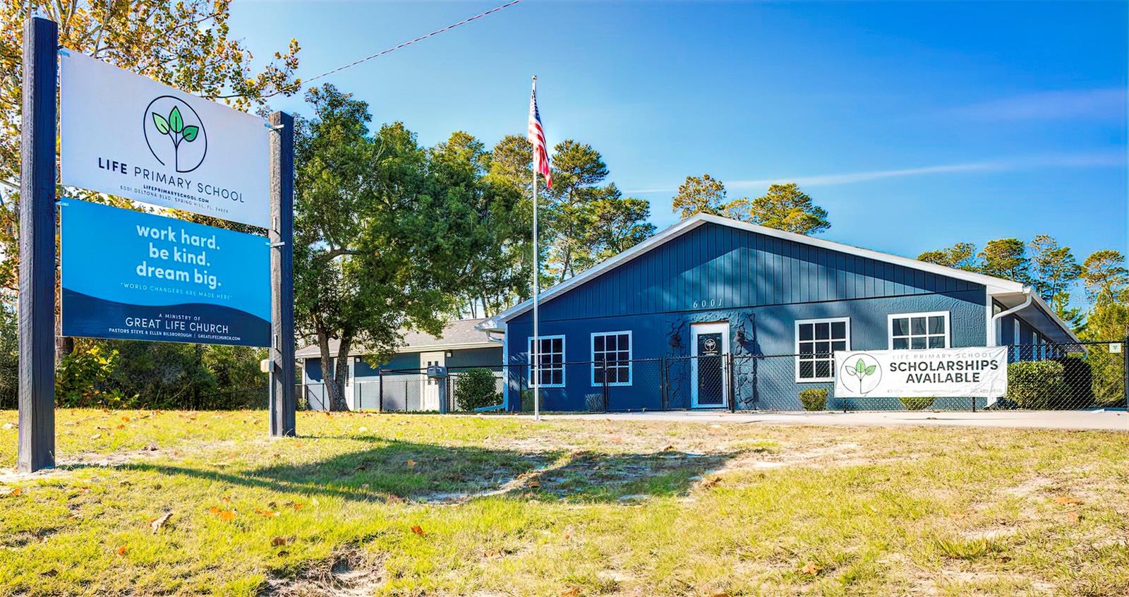 6001 Deltona Blvd Property Photo 4