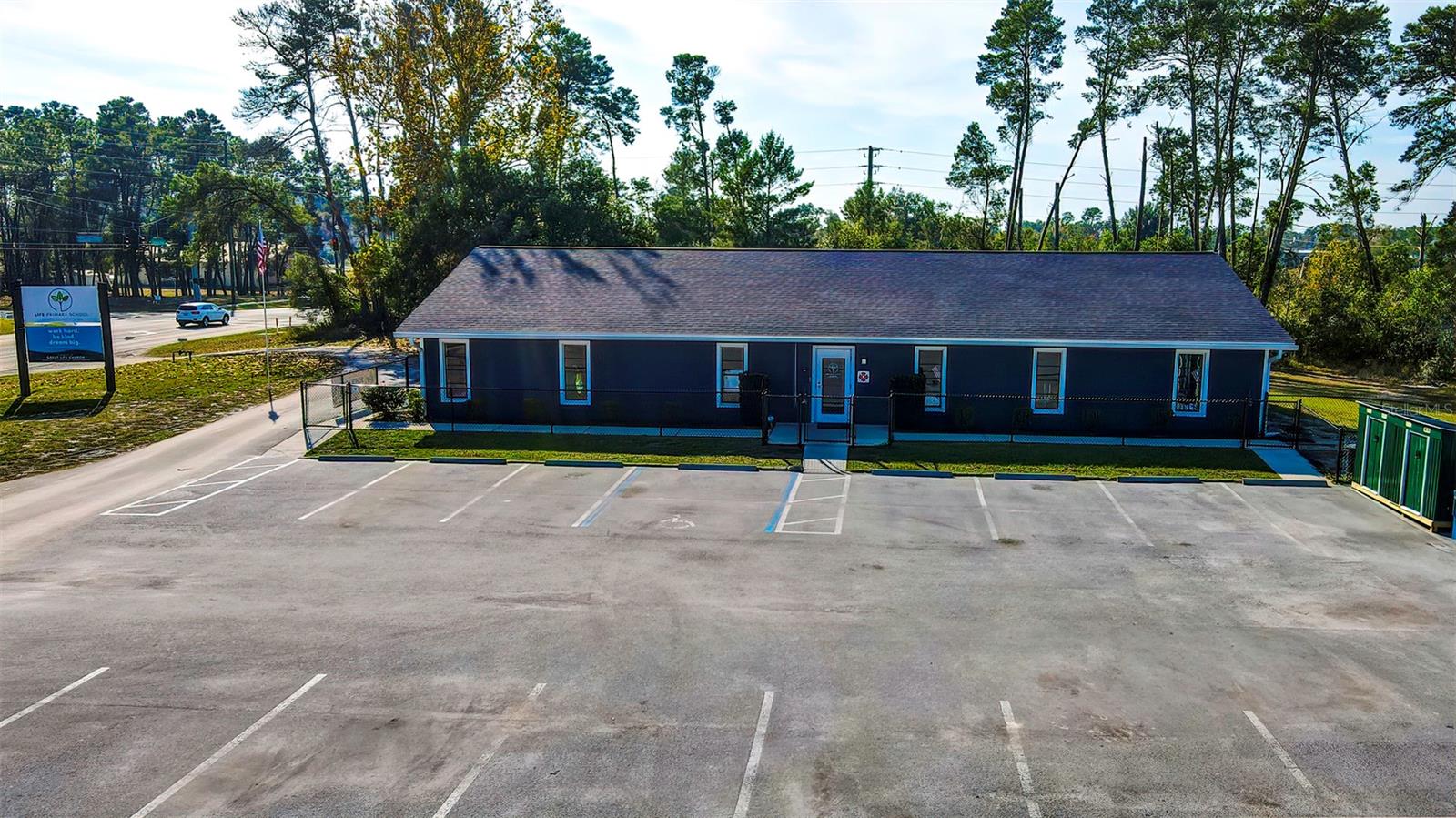 6001 Deltona Blvd Property Photo 8