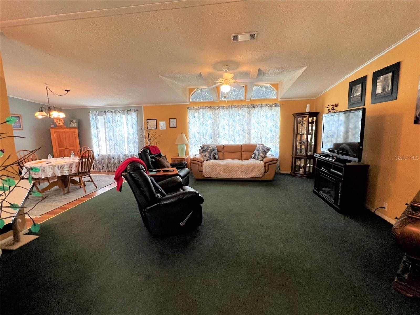 7412 Sky Dr Property Photo 3
