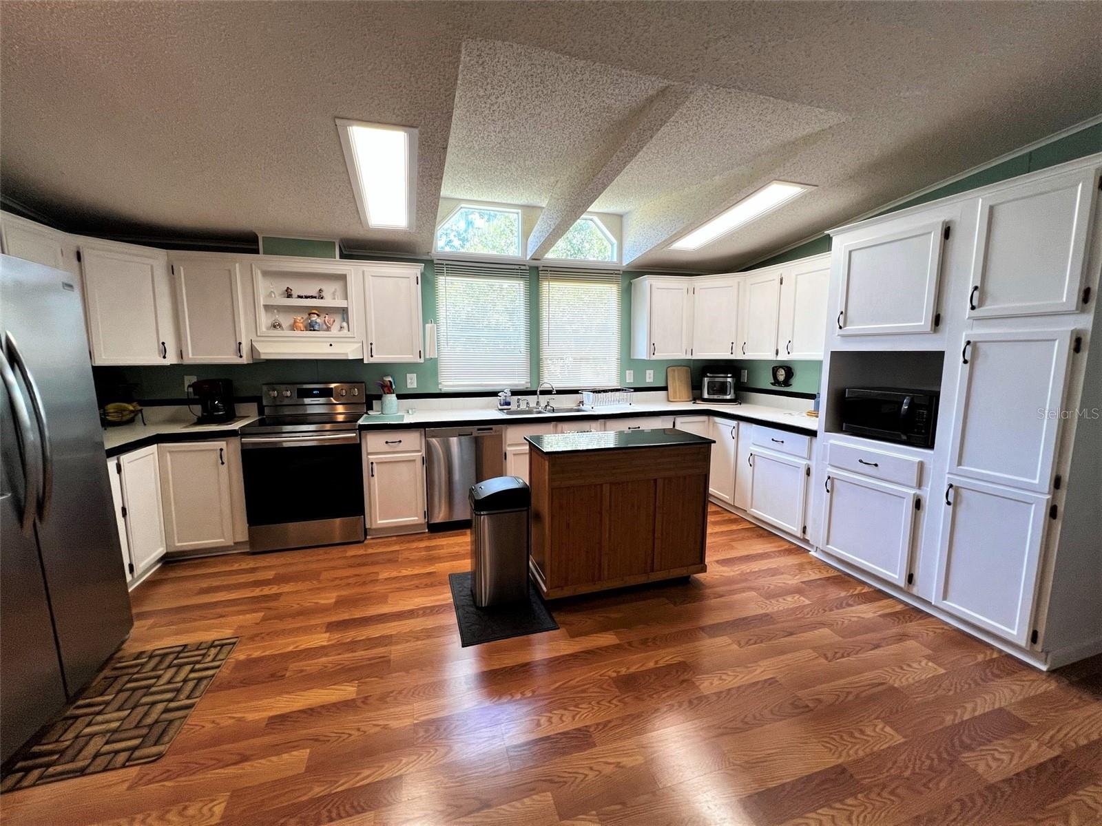7412 Sky Dr Property Photo 6