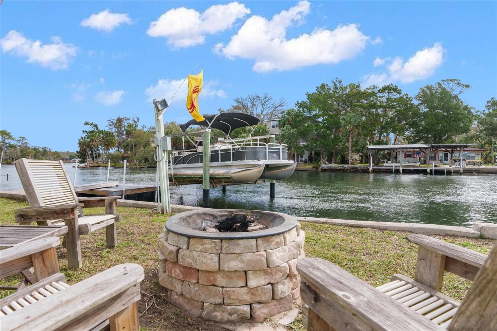 8064 Marys Fish Camp Rd Property Photo 3