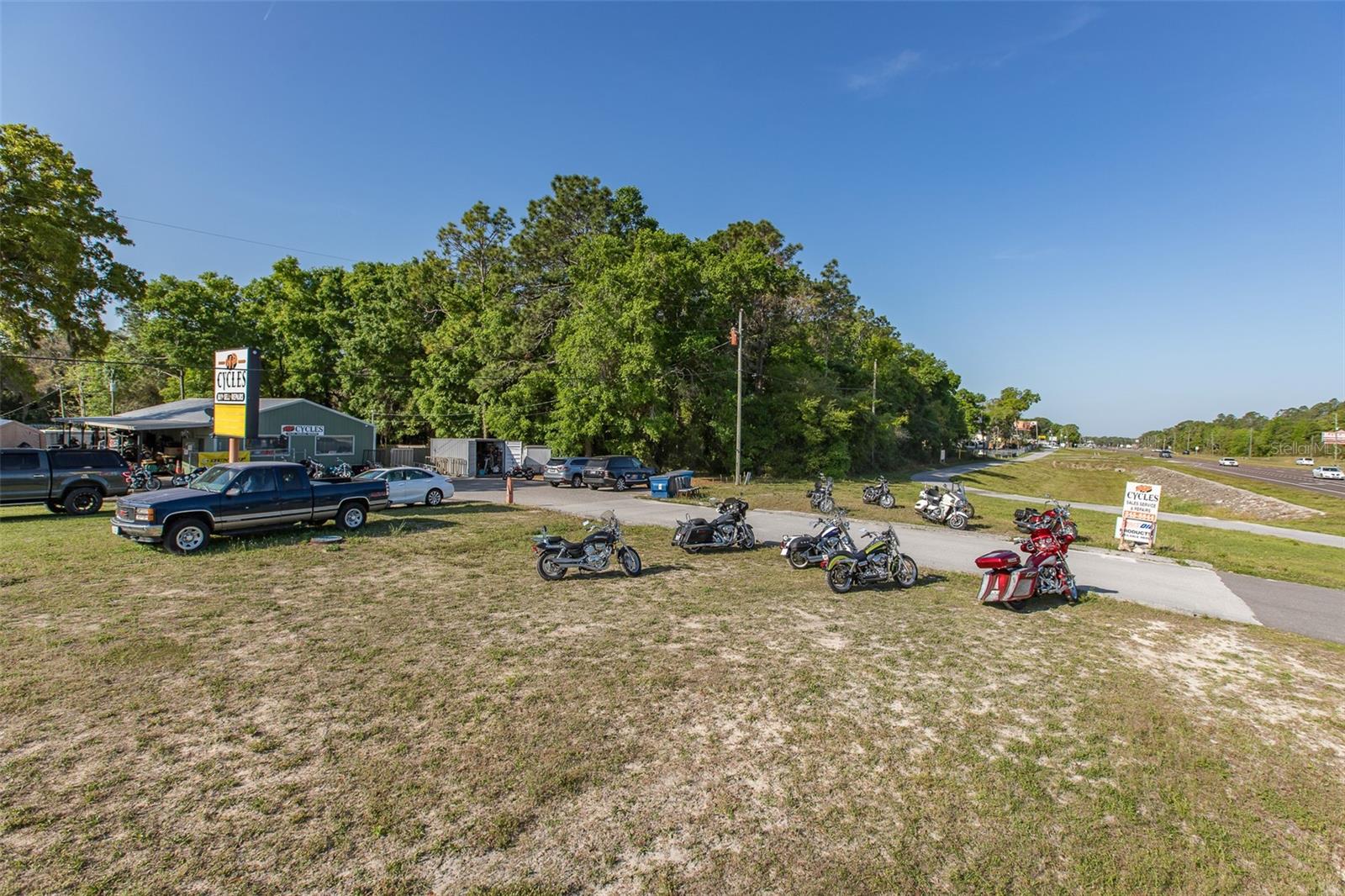17022 Cortez Blvd Property Photo 8