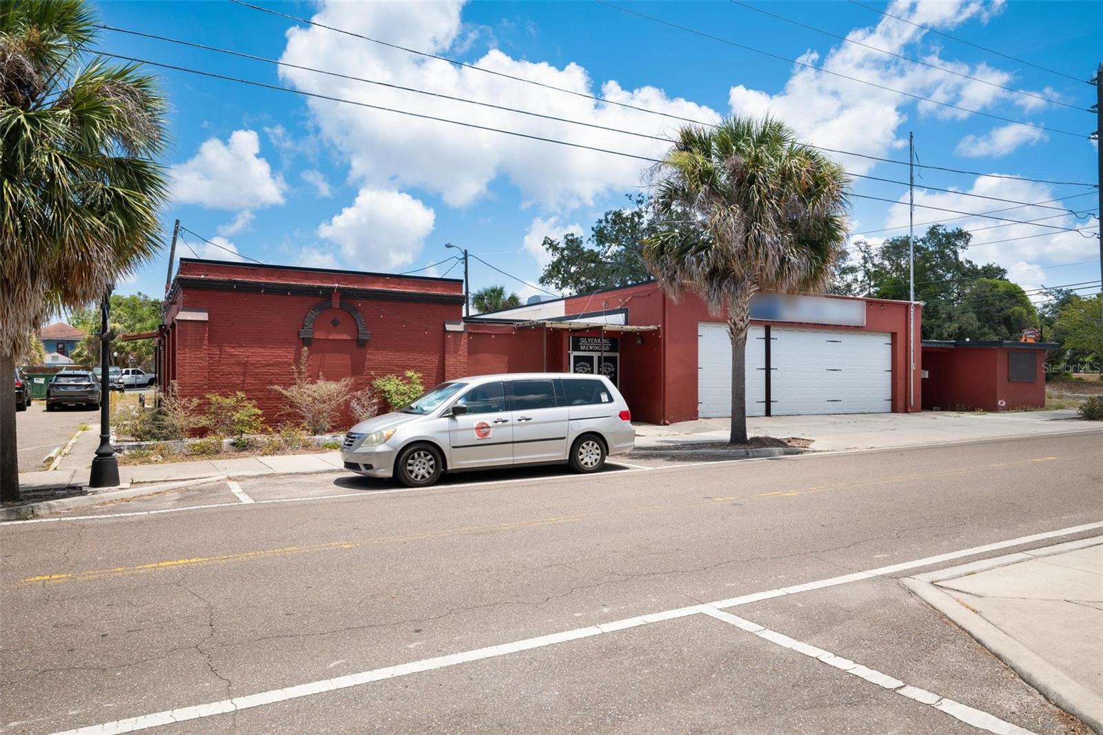 325 E Lemon St Property Photo 5