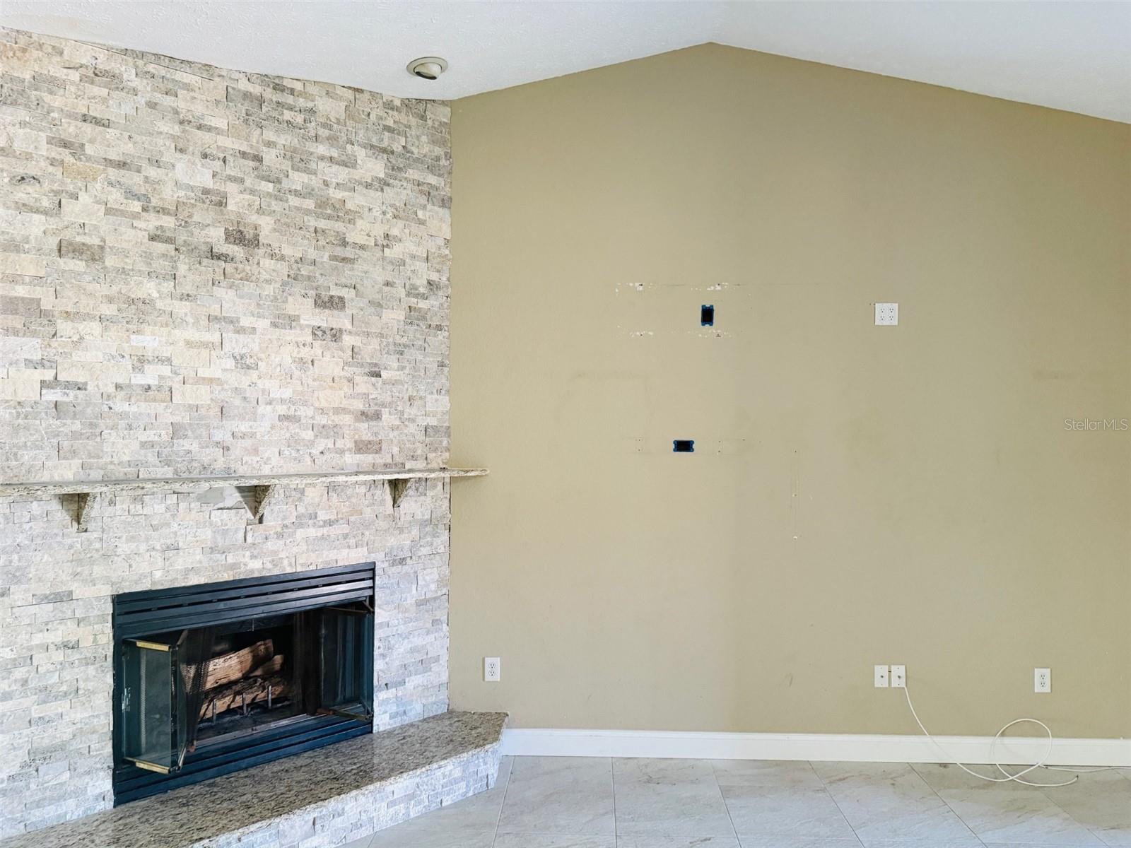 6096 Kinlock Ave Property Photo 15