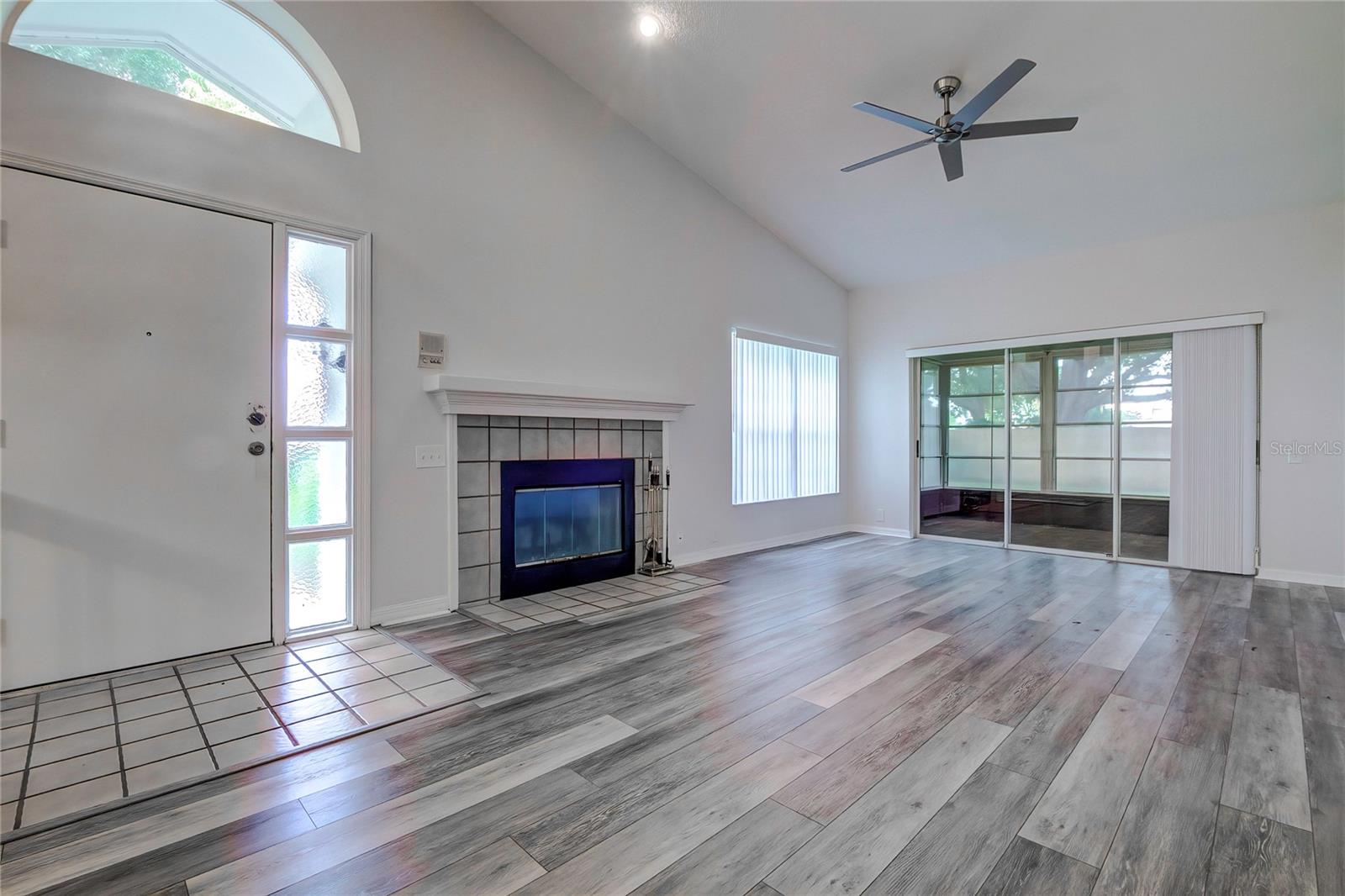 2727 Featherstone Dr #2727 Property Photo 5