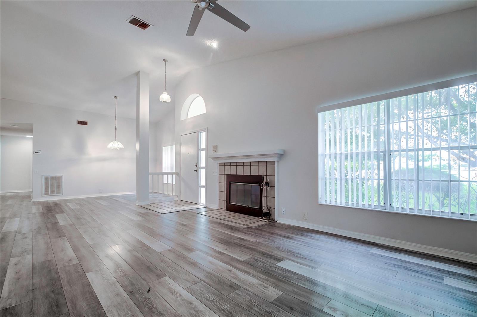 2727 Featherstone Dr #2727 Property Photo 6