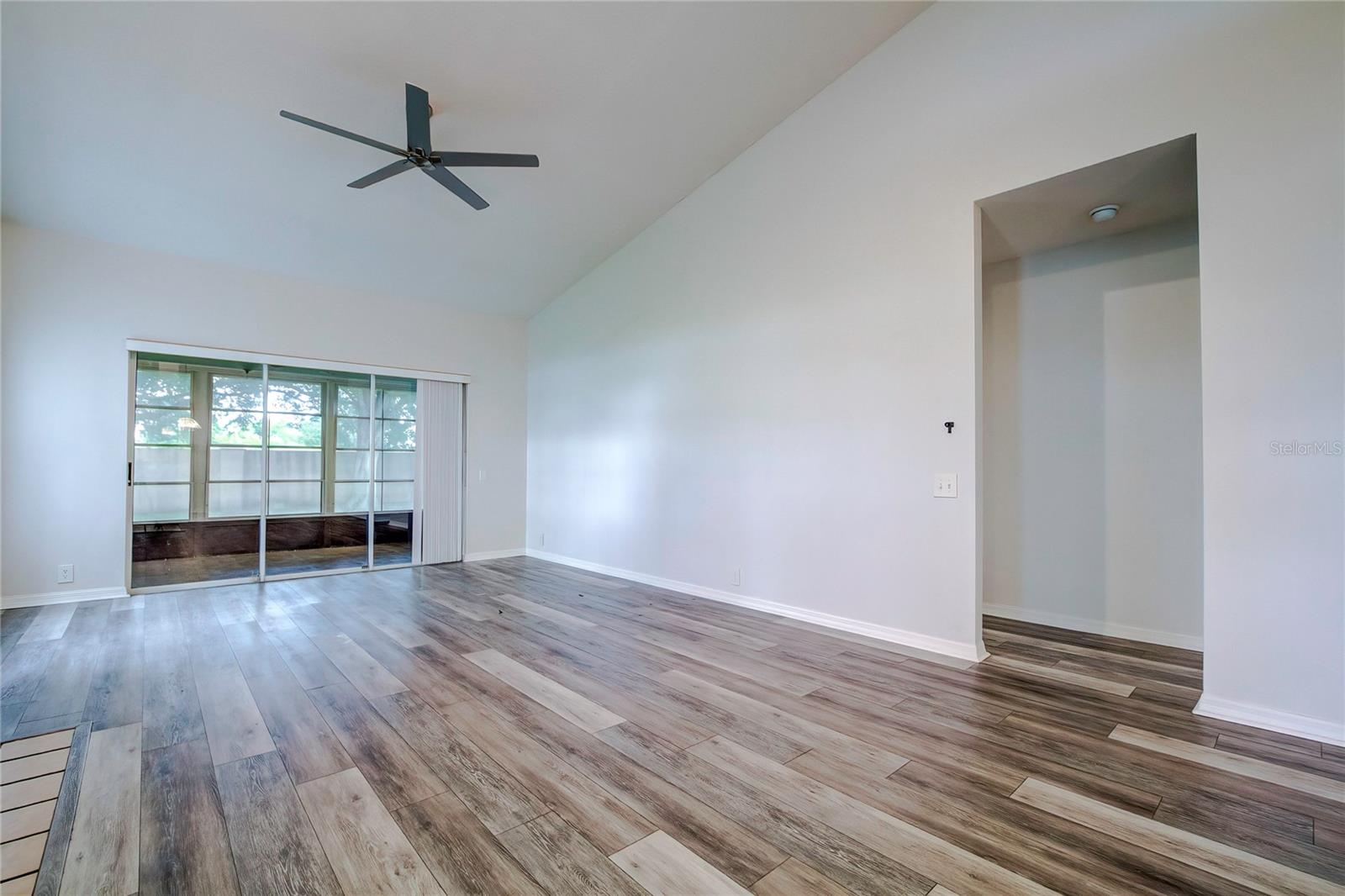 2727 Featherstone Dr #2727 Property Photo 9