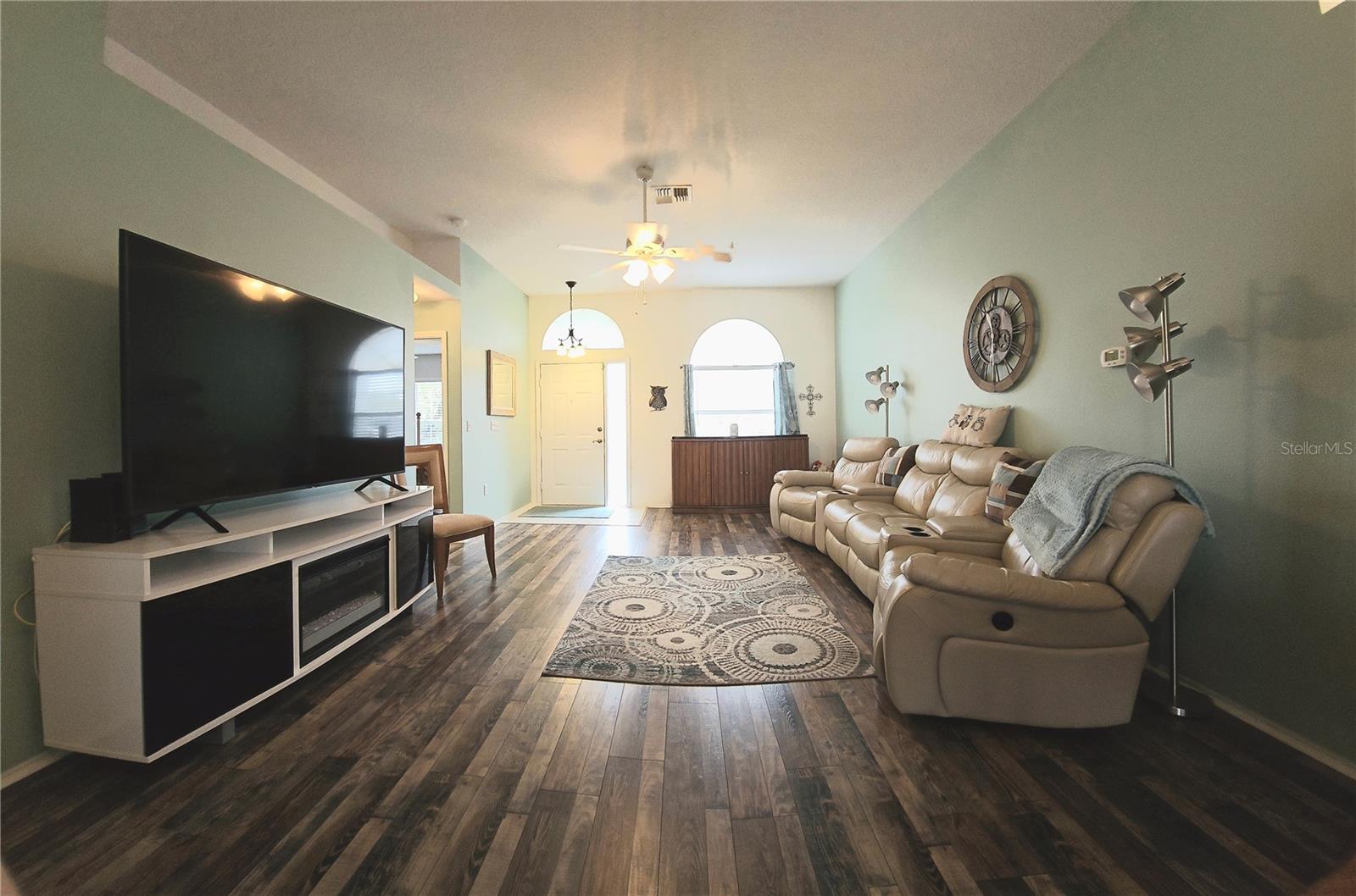 4201 Avanti Cir Property Photo 2