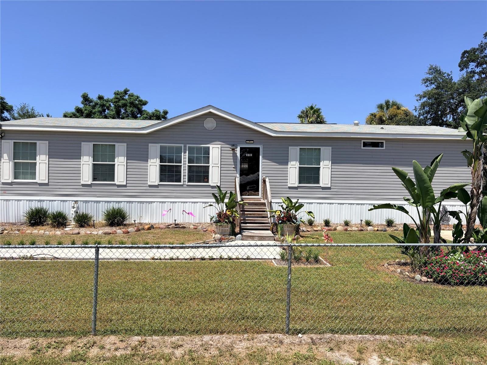 9811 Bud St Property Photo 1