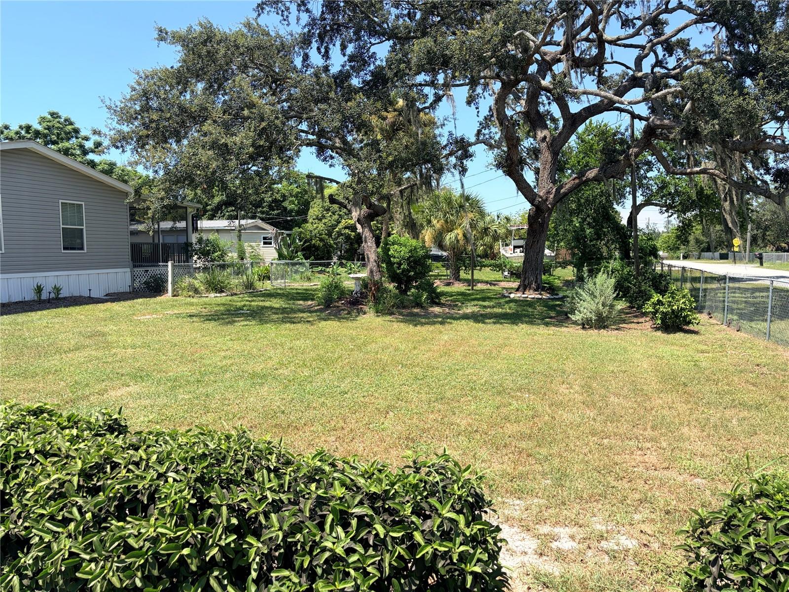 9811 Bud St Property Photo 5