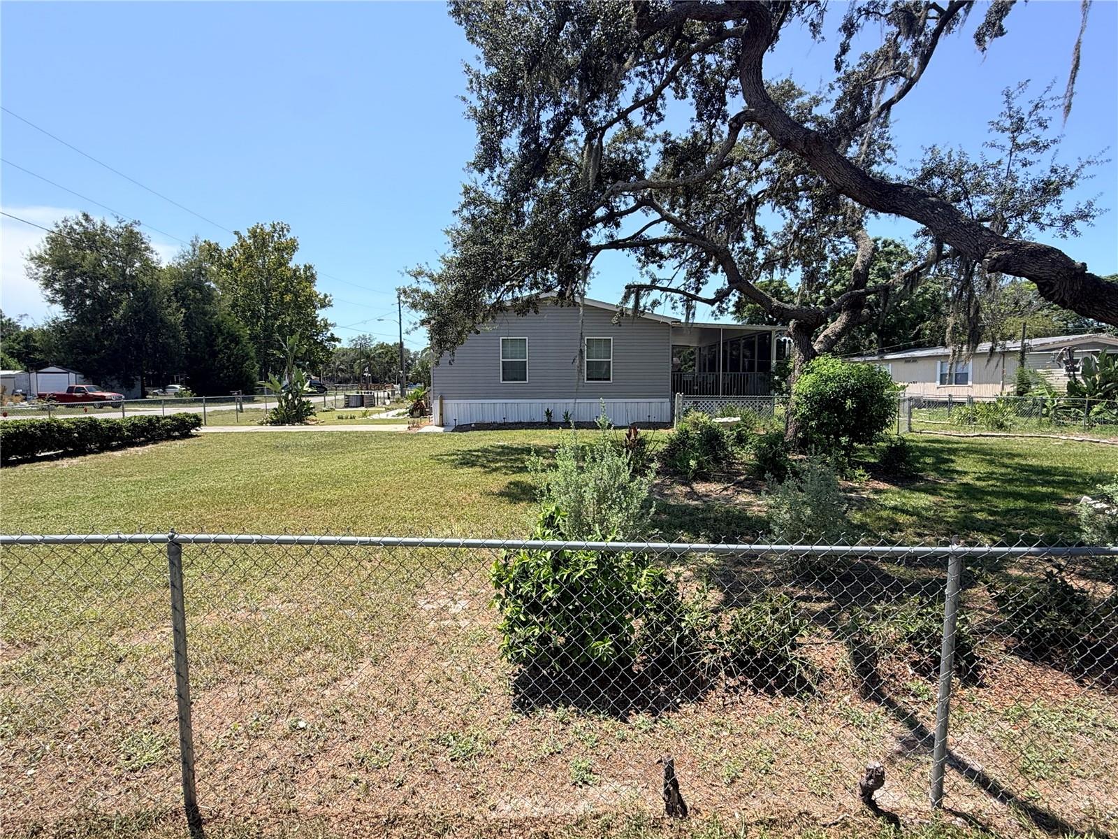 9811 Bud St Property Photo 6