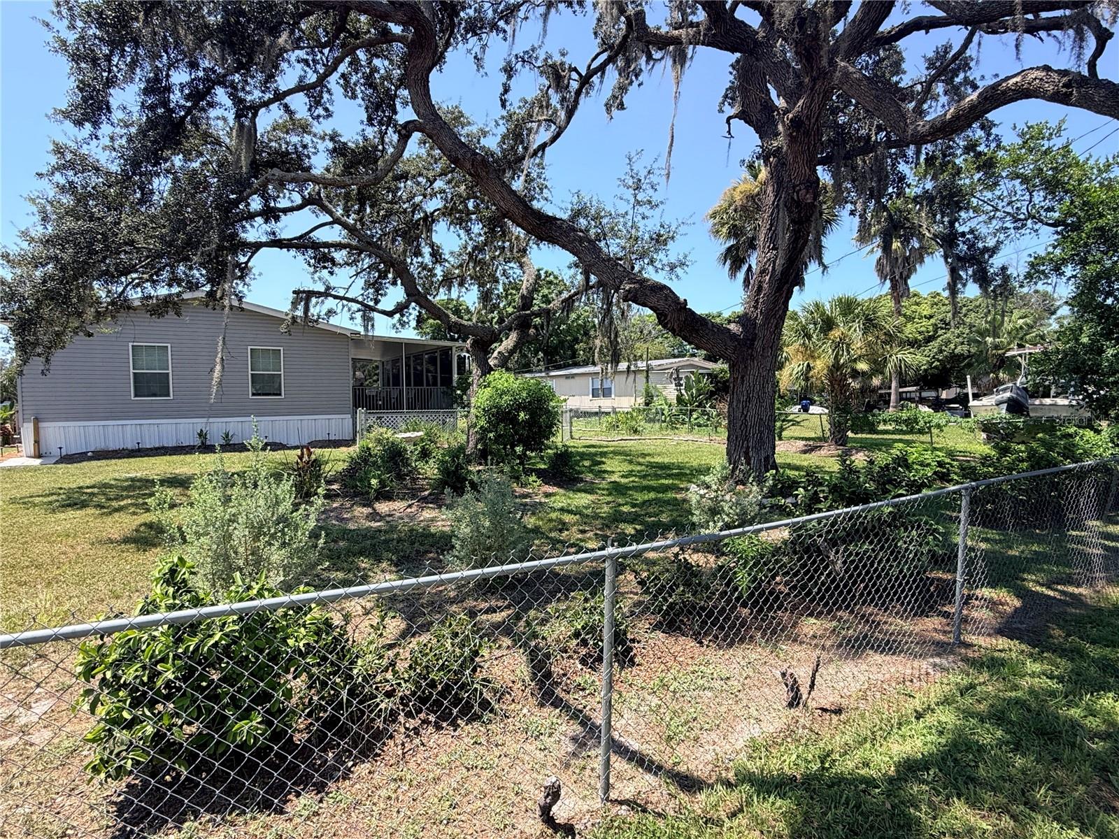 9811 Bud St Property Photo 7