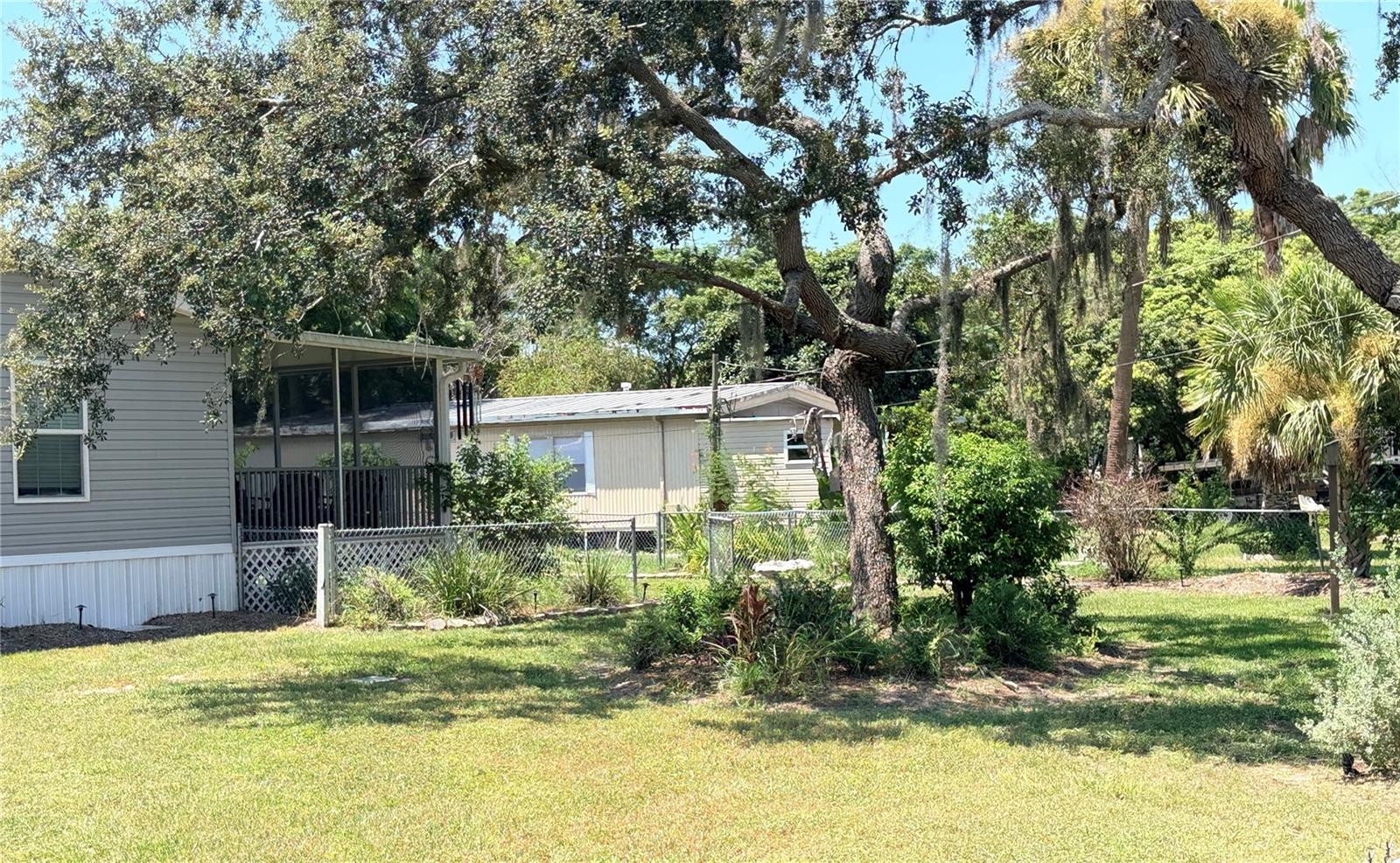 9811 Bud St Property Photo 8