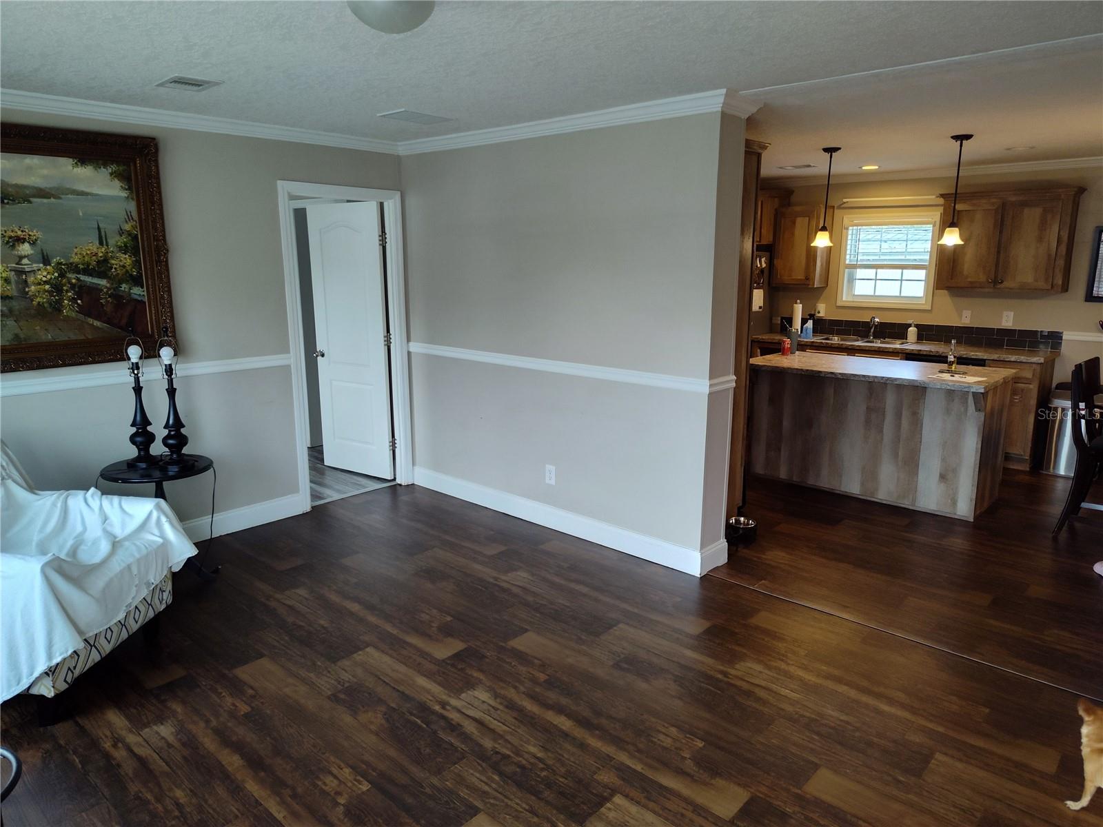 9811 Bud St Property Photo 9
