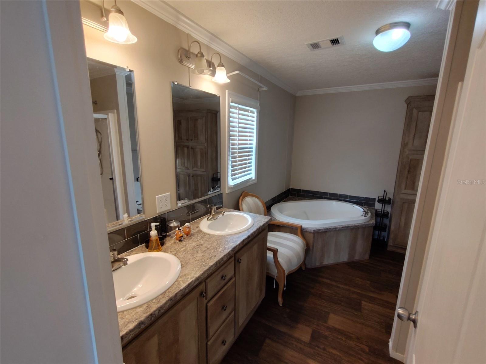 9811 Bud St Property Photo 13