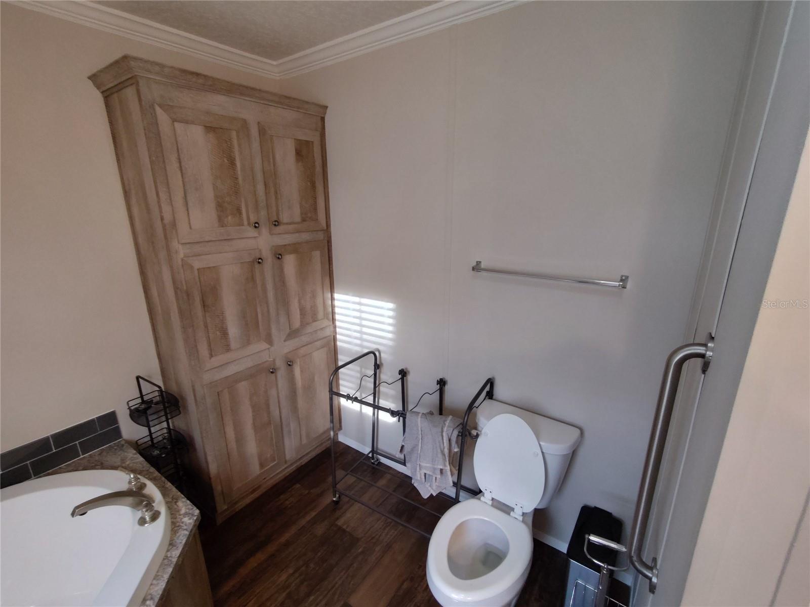 9811 Bud St Property Photo 15