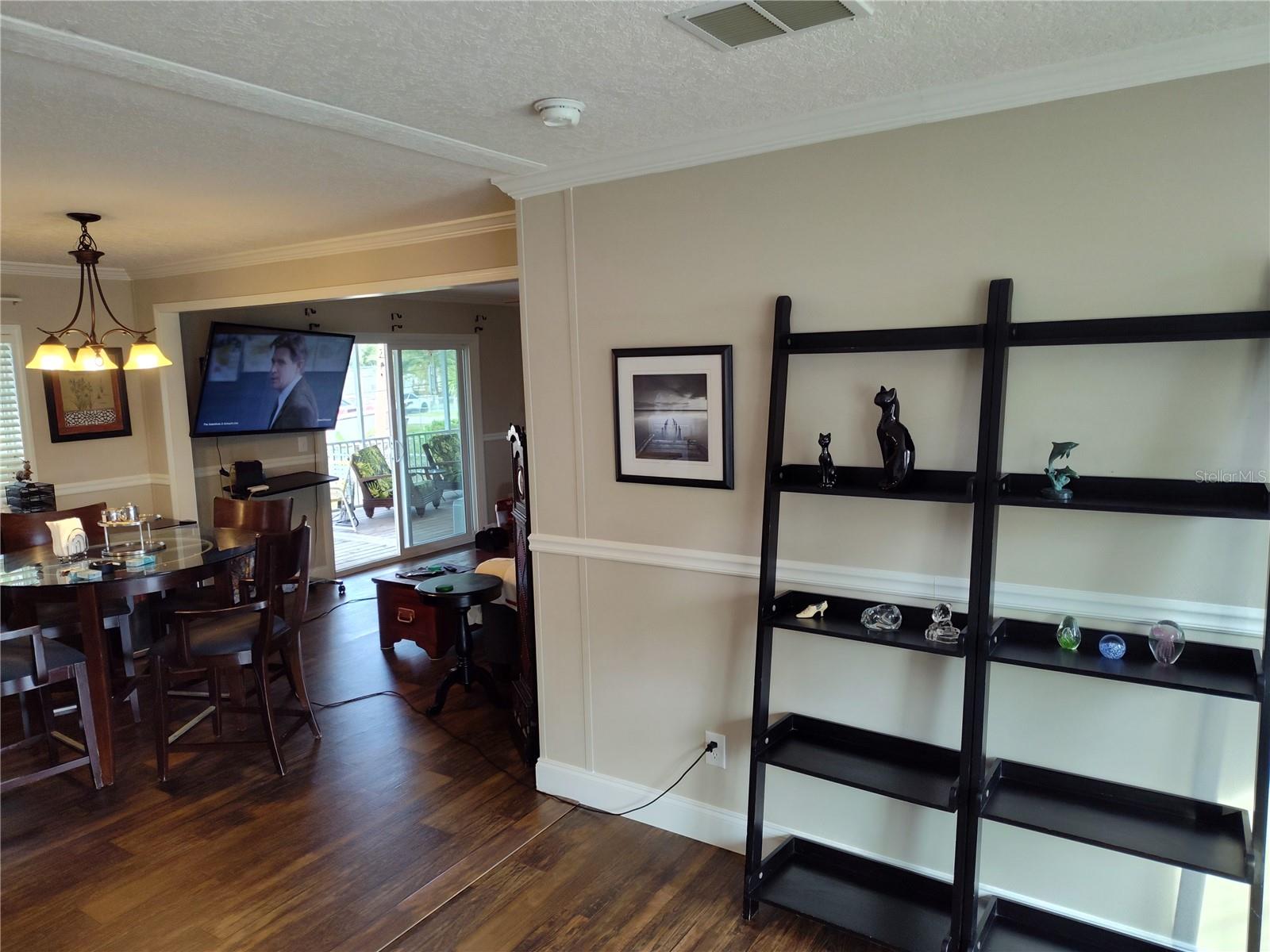 9811 Bud St Property Photo 20