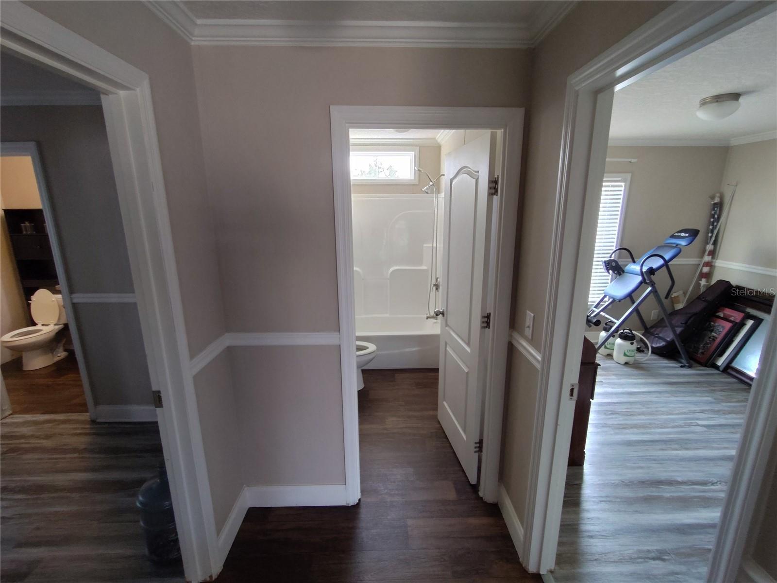 9811 Bud St Property Photo 33