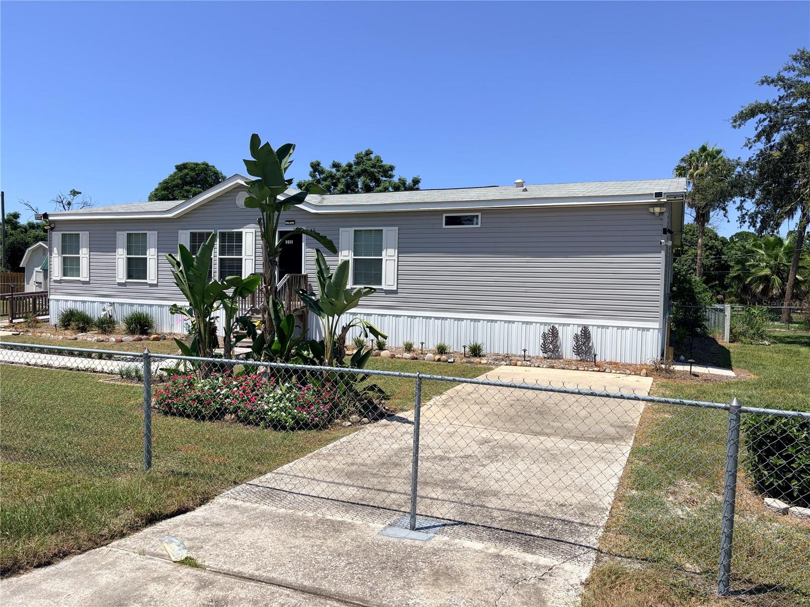 9811 Bud St Property Photo 48