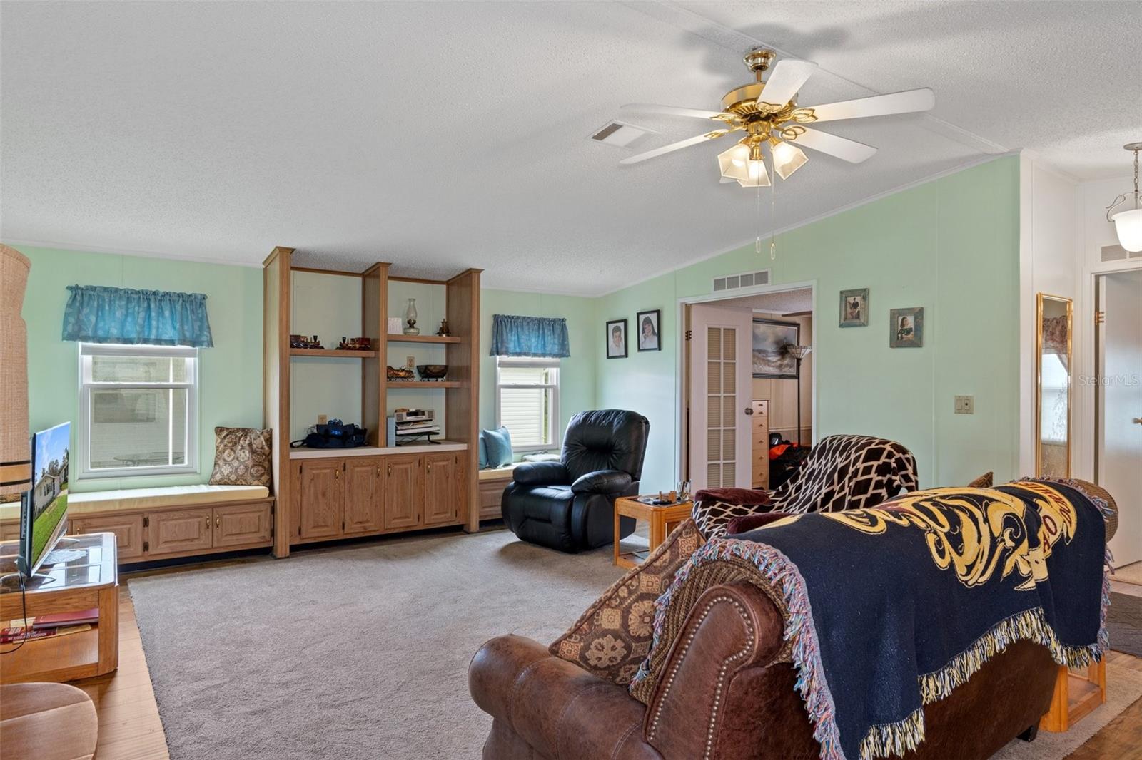 5181 Forest Glenn Dr Property Photo 6