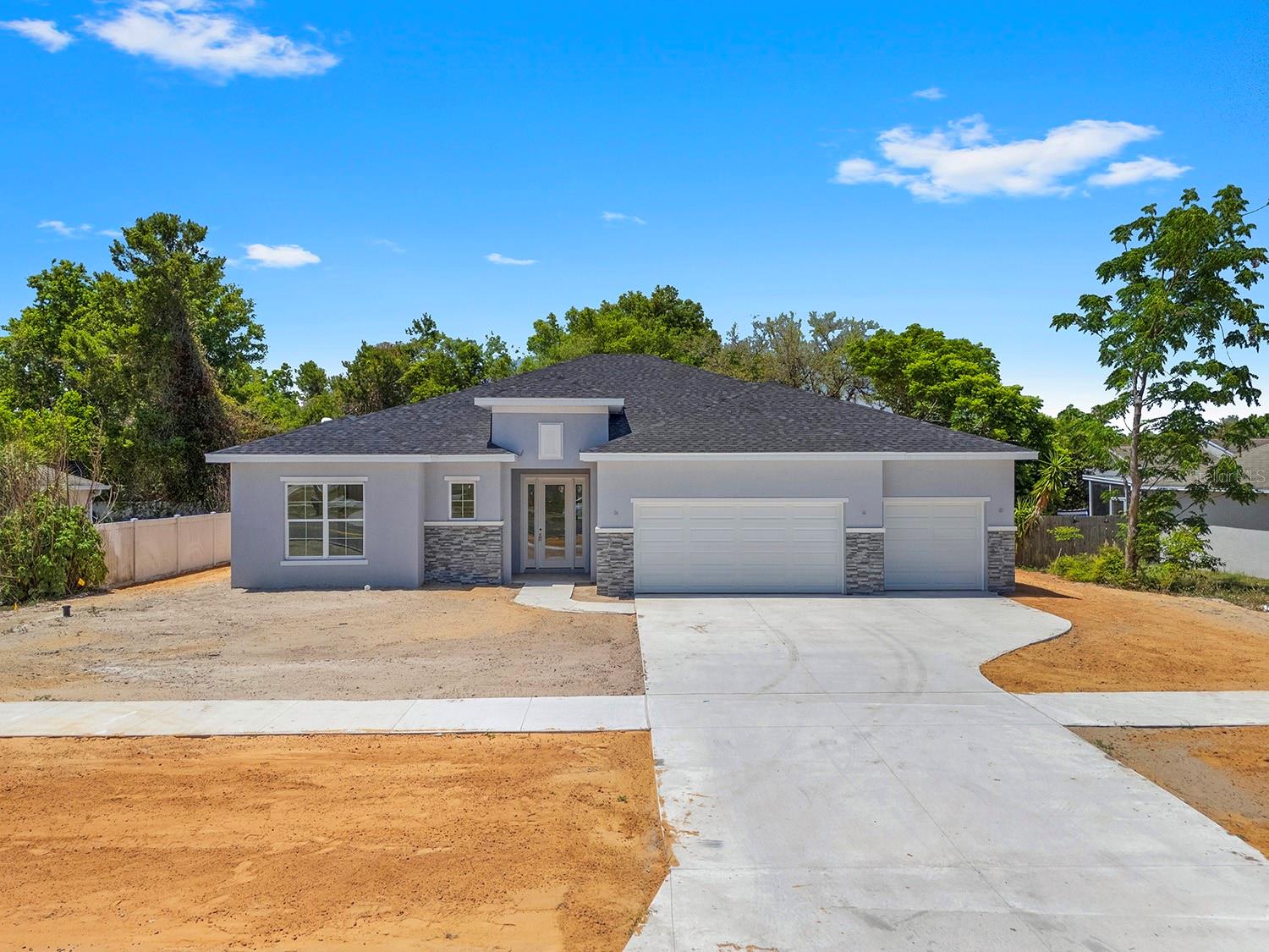 5413 Deltona Blvd Property Photo