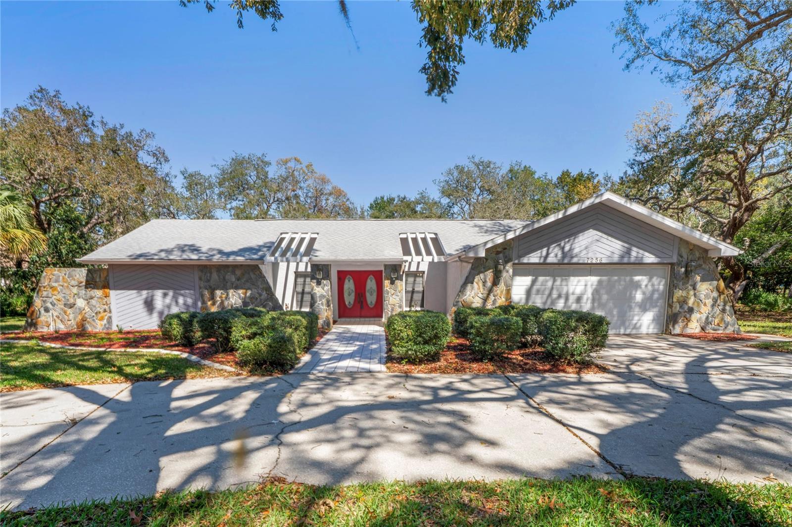 7256 Royal Oak Dr Property Photo