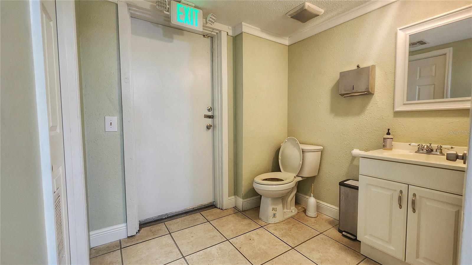 6802 Commerce Ave Property Photo 18