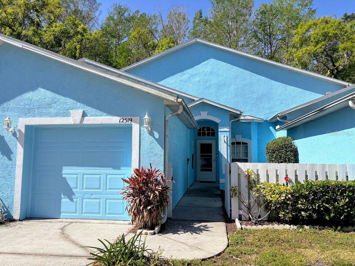 W7874089 Property Photo