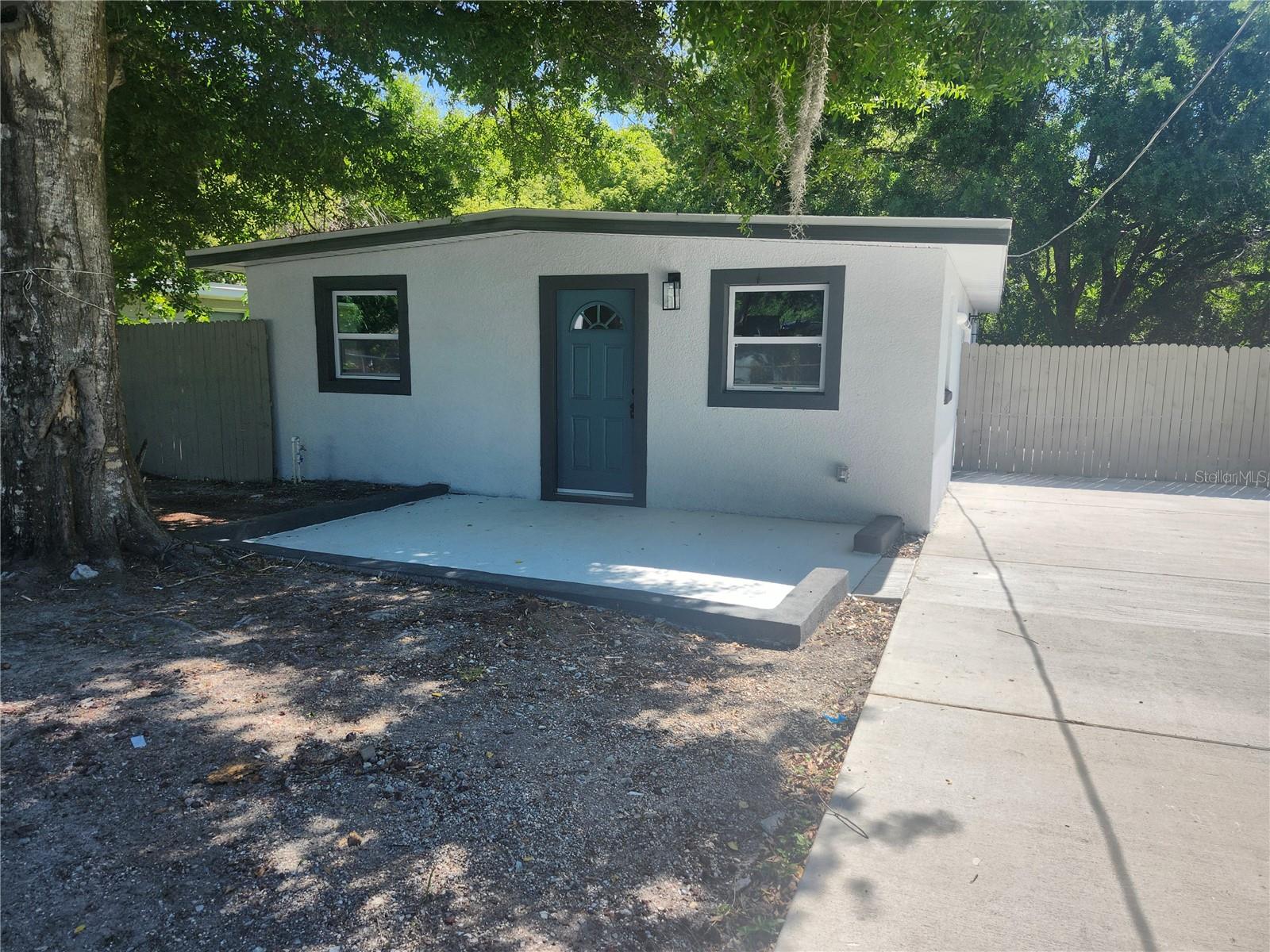 825 Lincoln Ave Property Photo