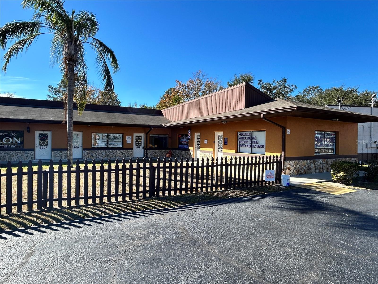 6185 Deltona Blvd Property Photo 1