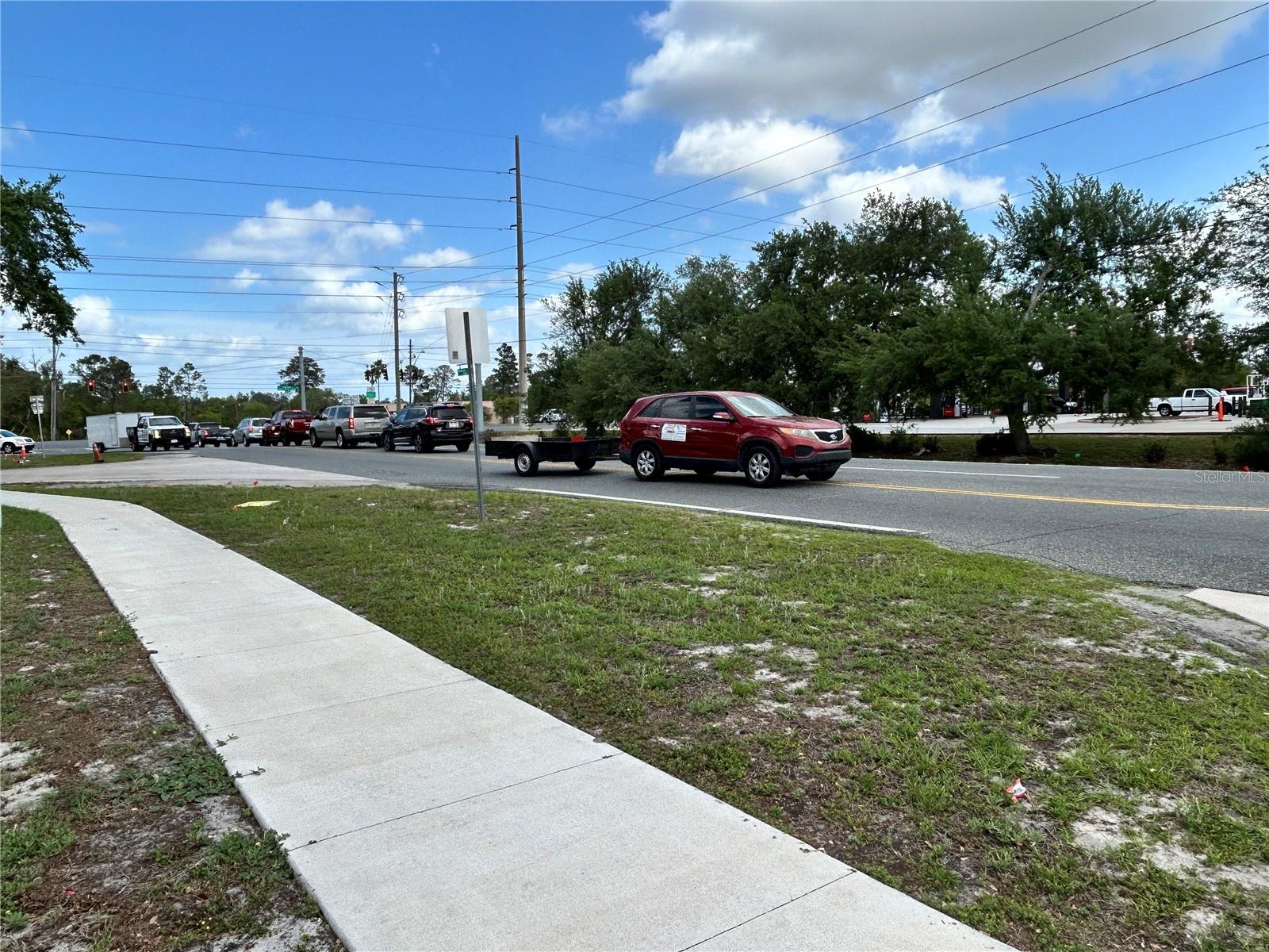 6185 Deltona Blvd Property Photo 9