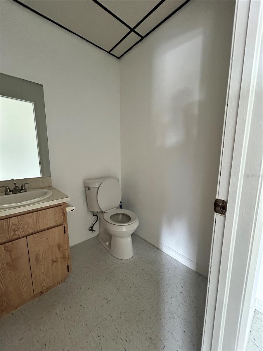 6215 Deltona Blvd Property Photo 6