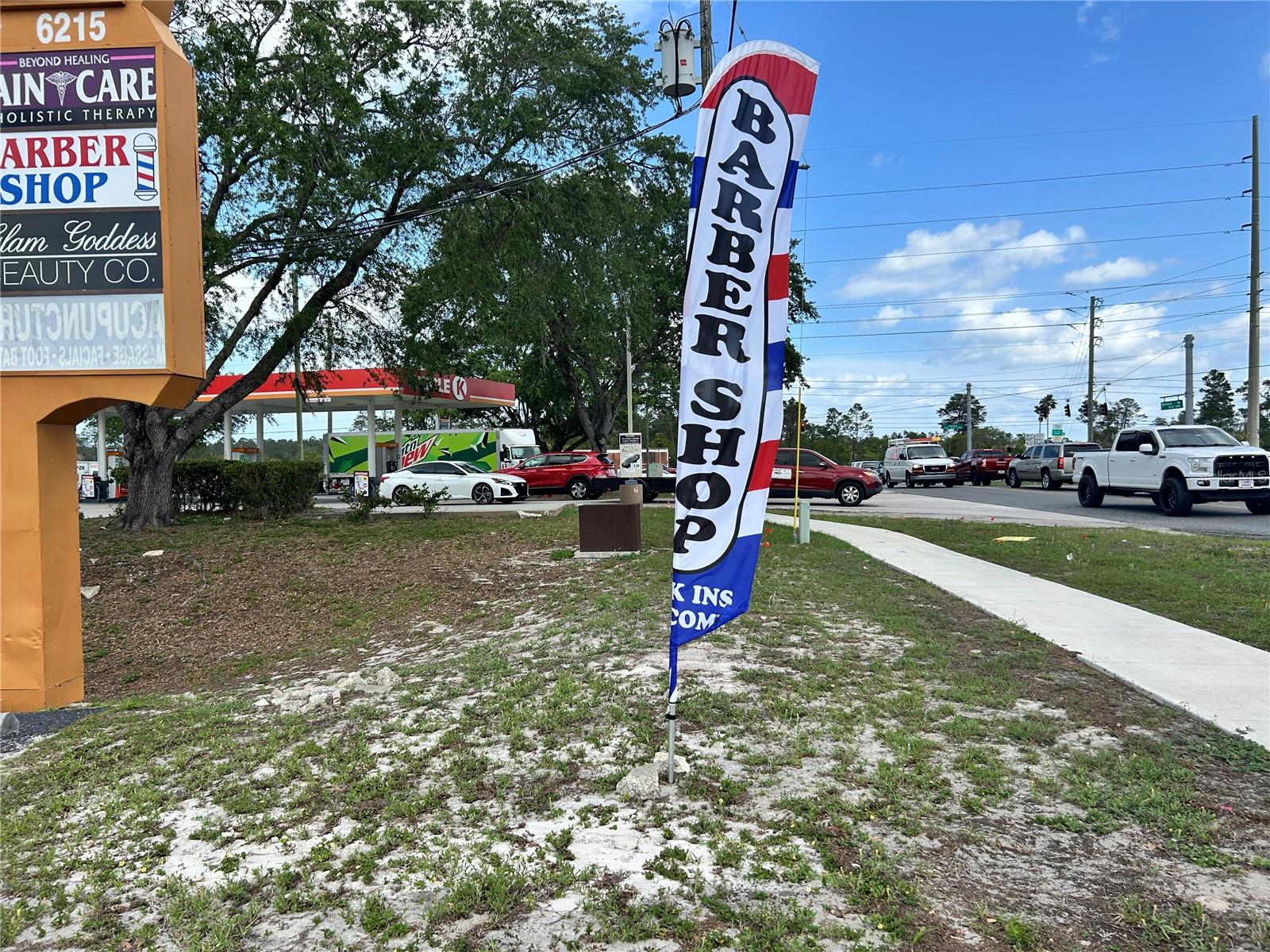 6215 Deltona Blvd Property Photo 8