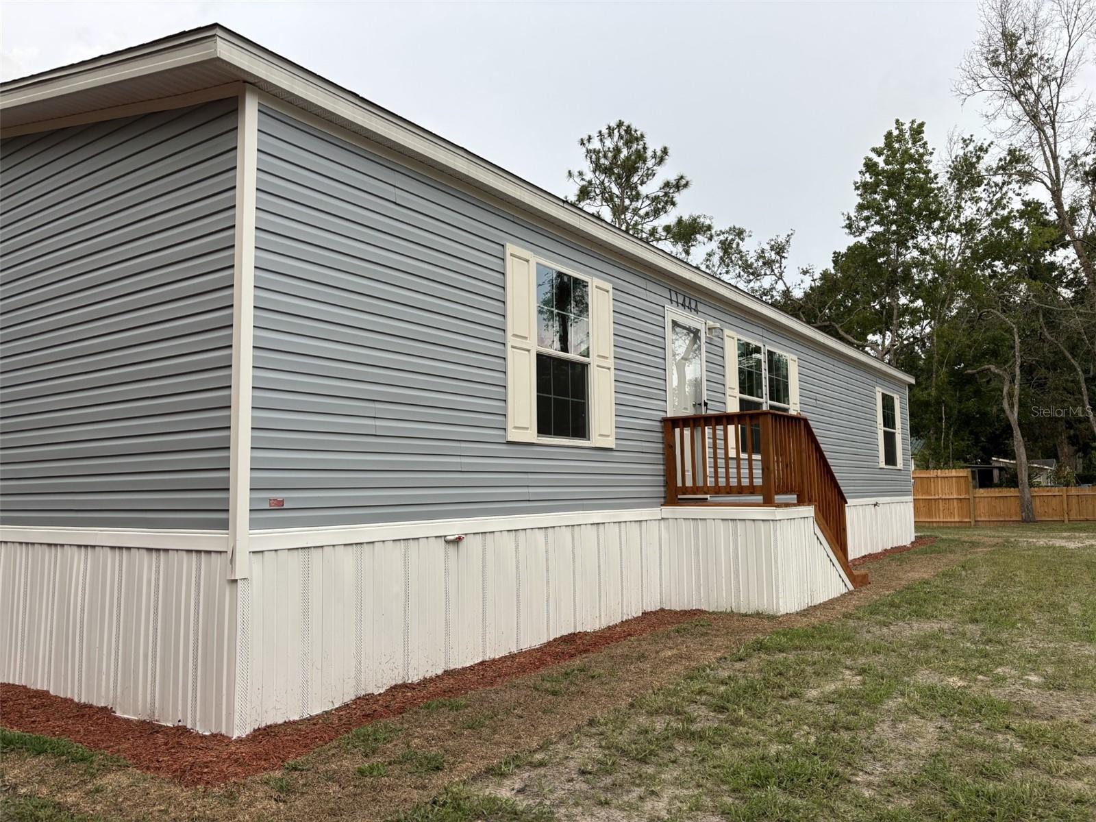 11444 Lake Dr Property Photo 1