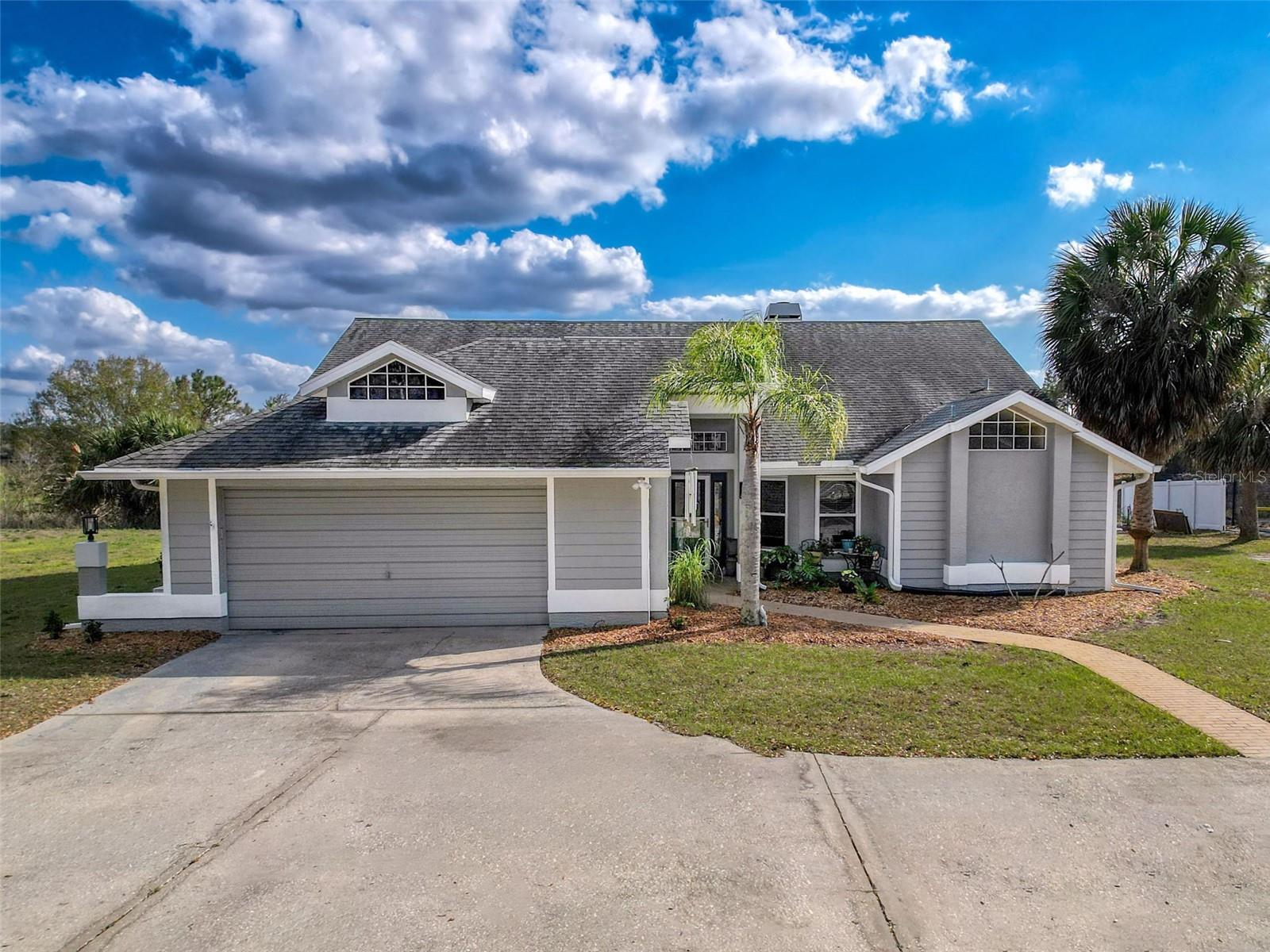 8032 Spring Hill Dr Property Photo 3