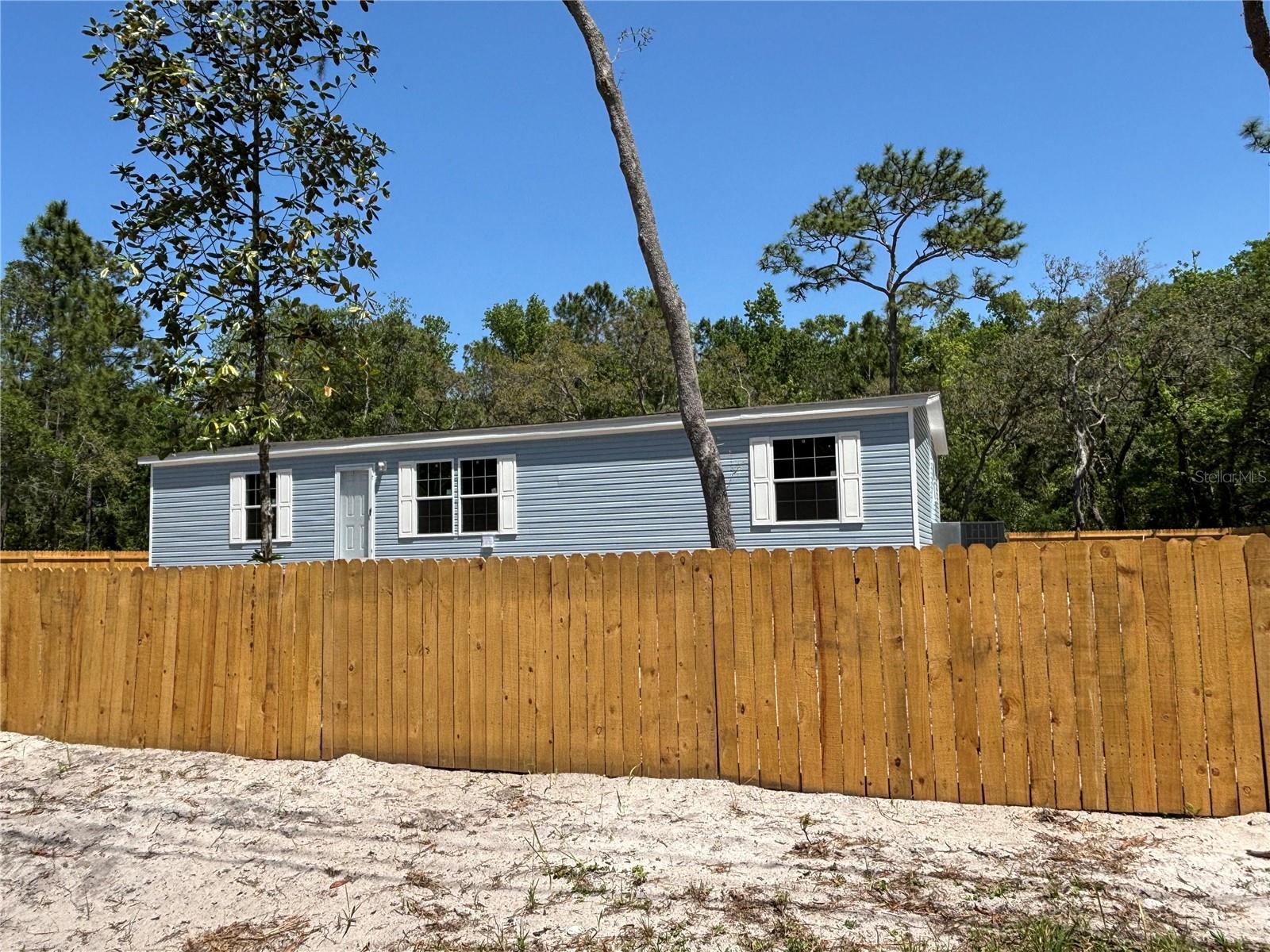 11444 Lake Dr Property Photo 2