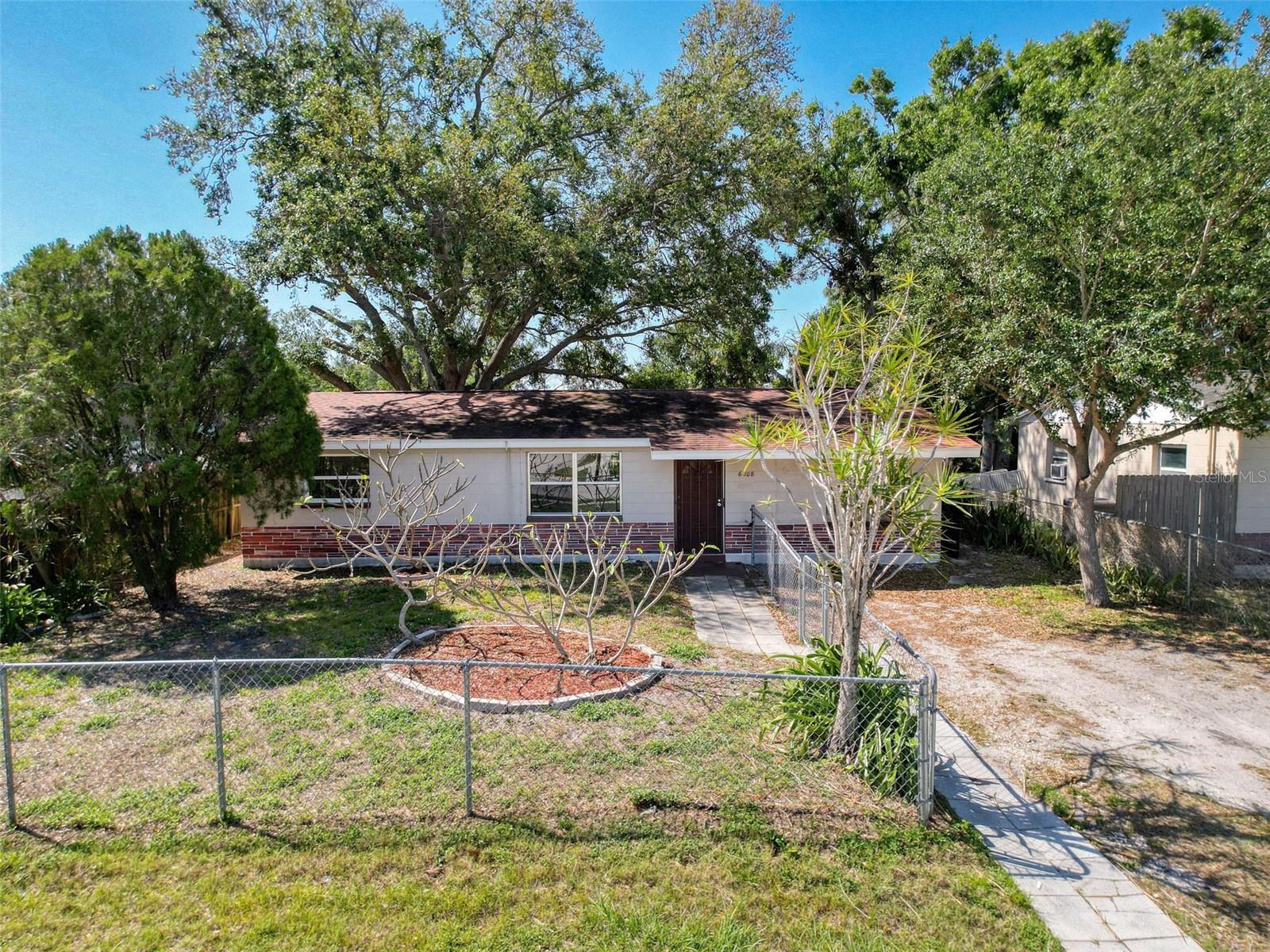 6808 77th Ter N Property Photo