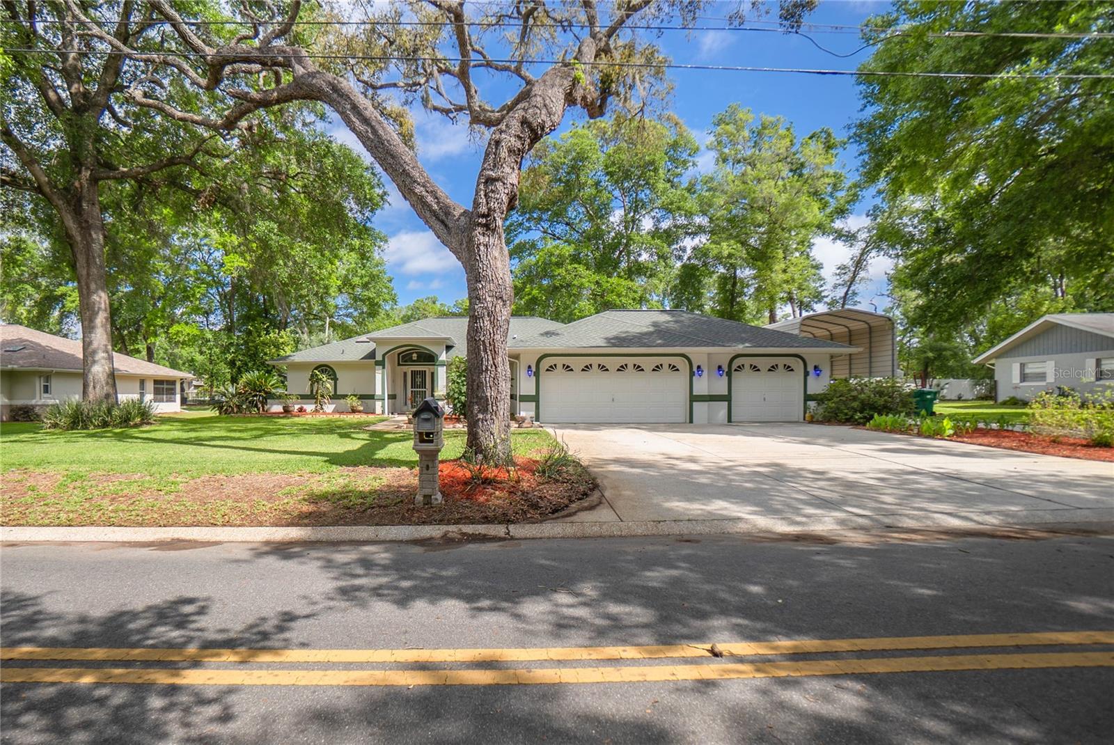 310 W Inverness Blvd Property Photo