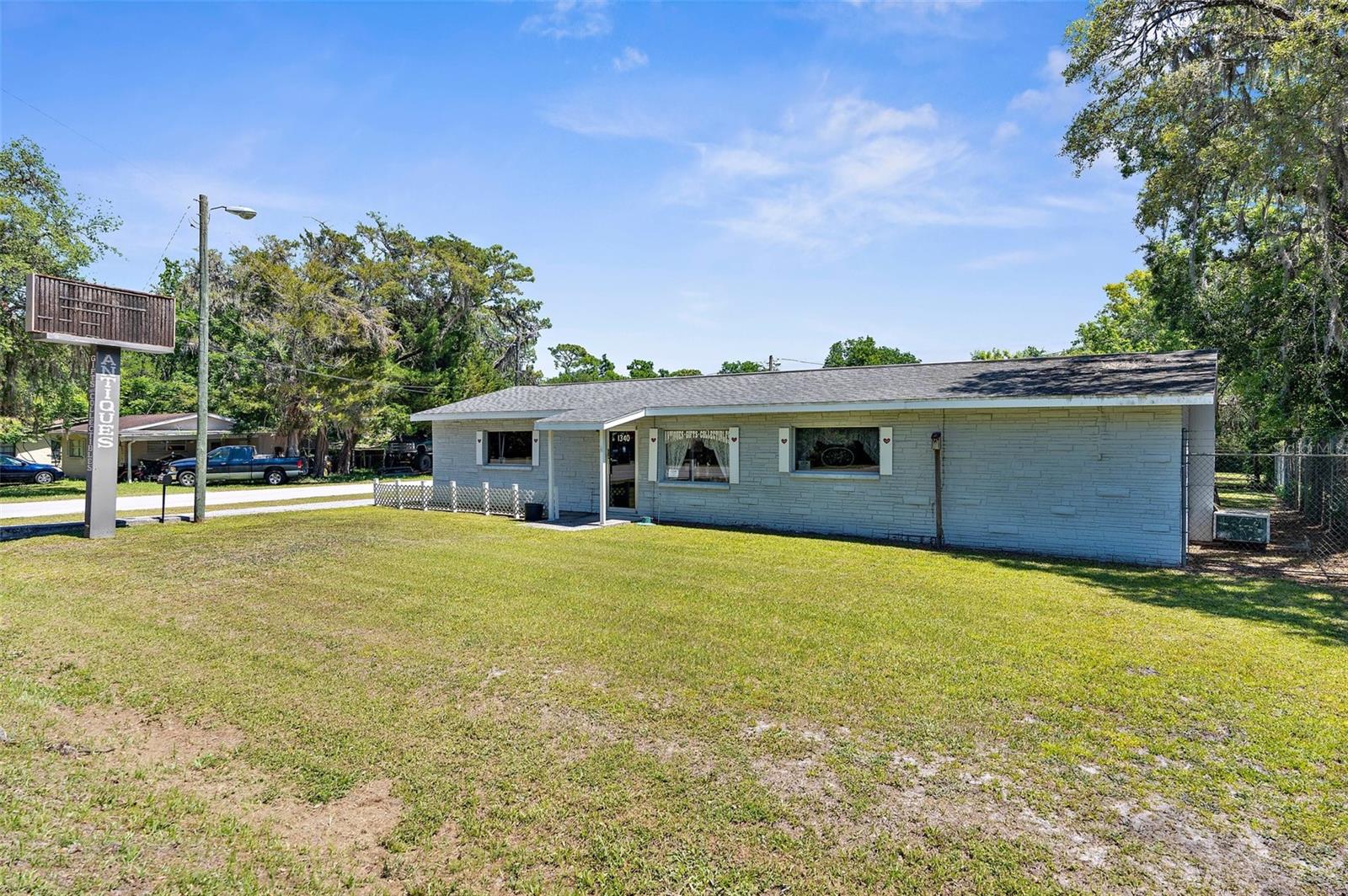 1340 Howell Ave Property Photo 1